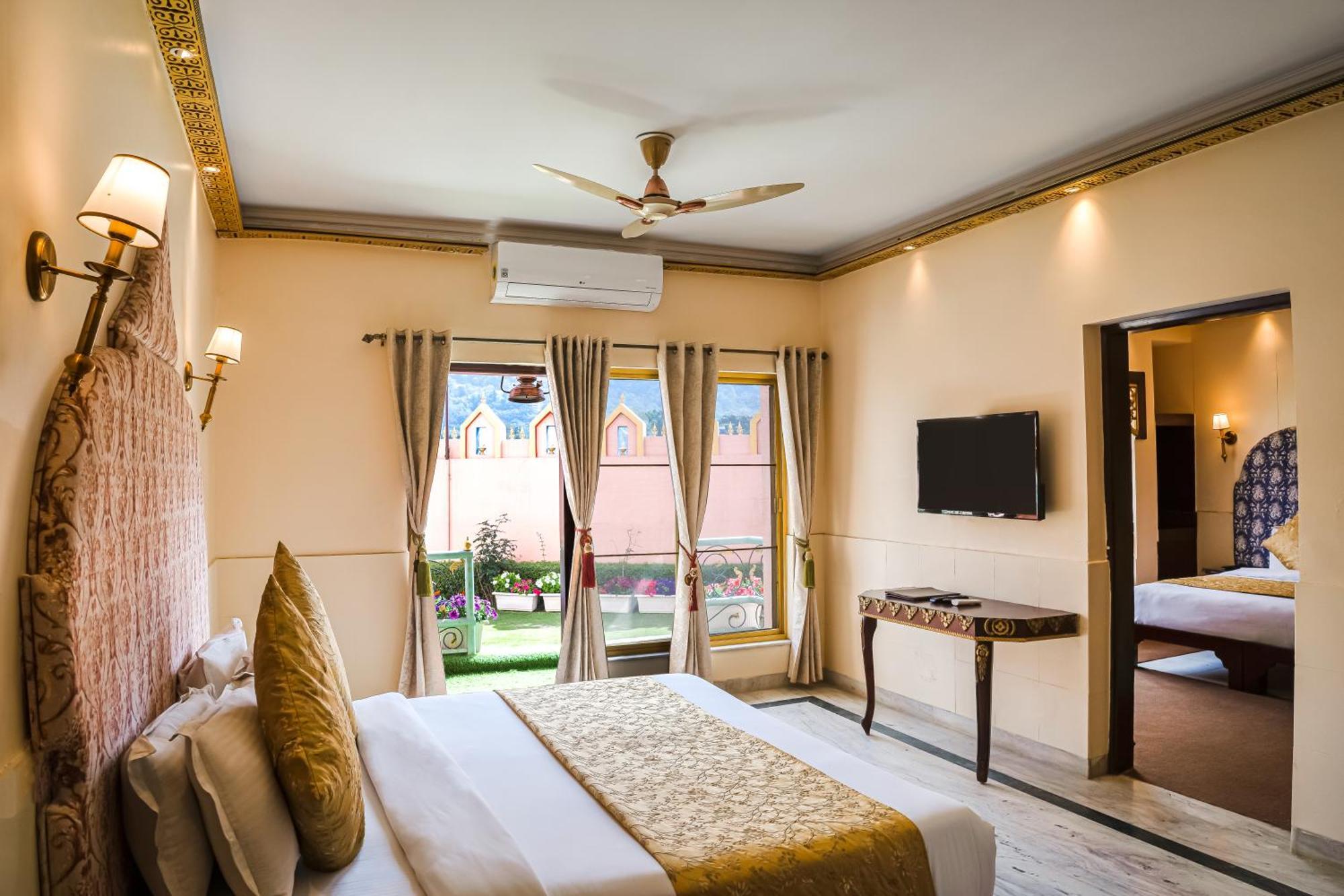 Hotel The Neeraj Ganga Heritage Palace