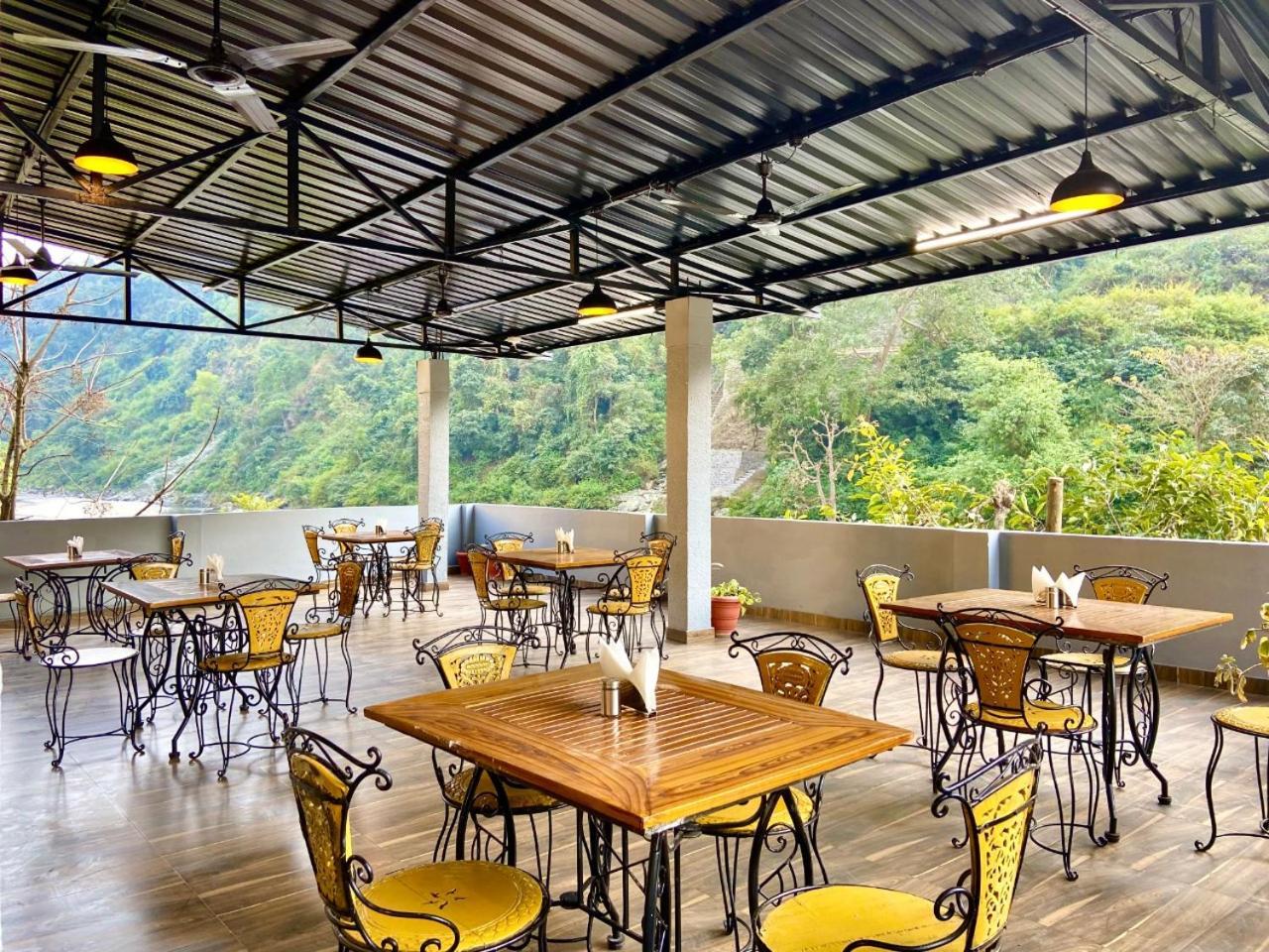 Euphoric River Resort 3*