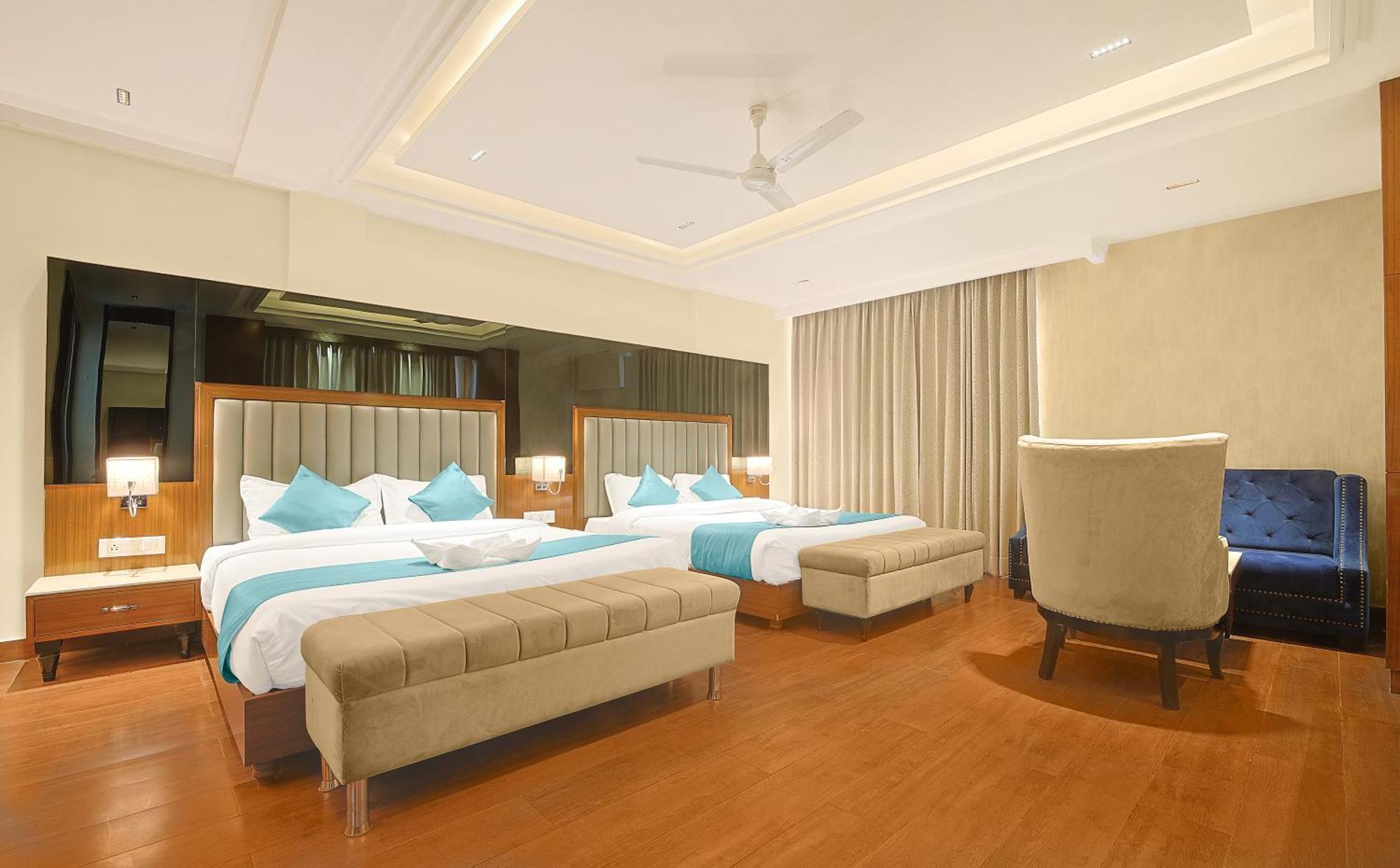 - Behind Parmarth Niketan Hotel 3*