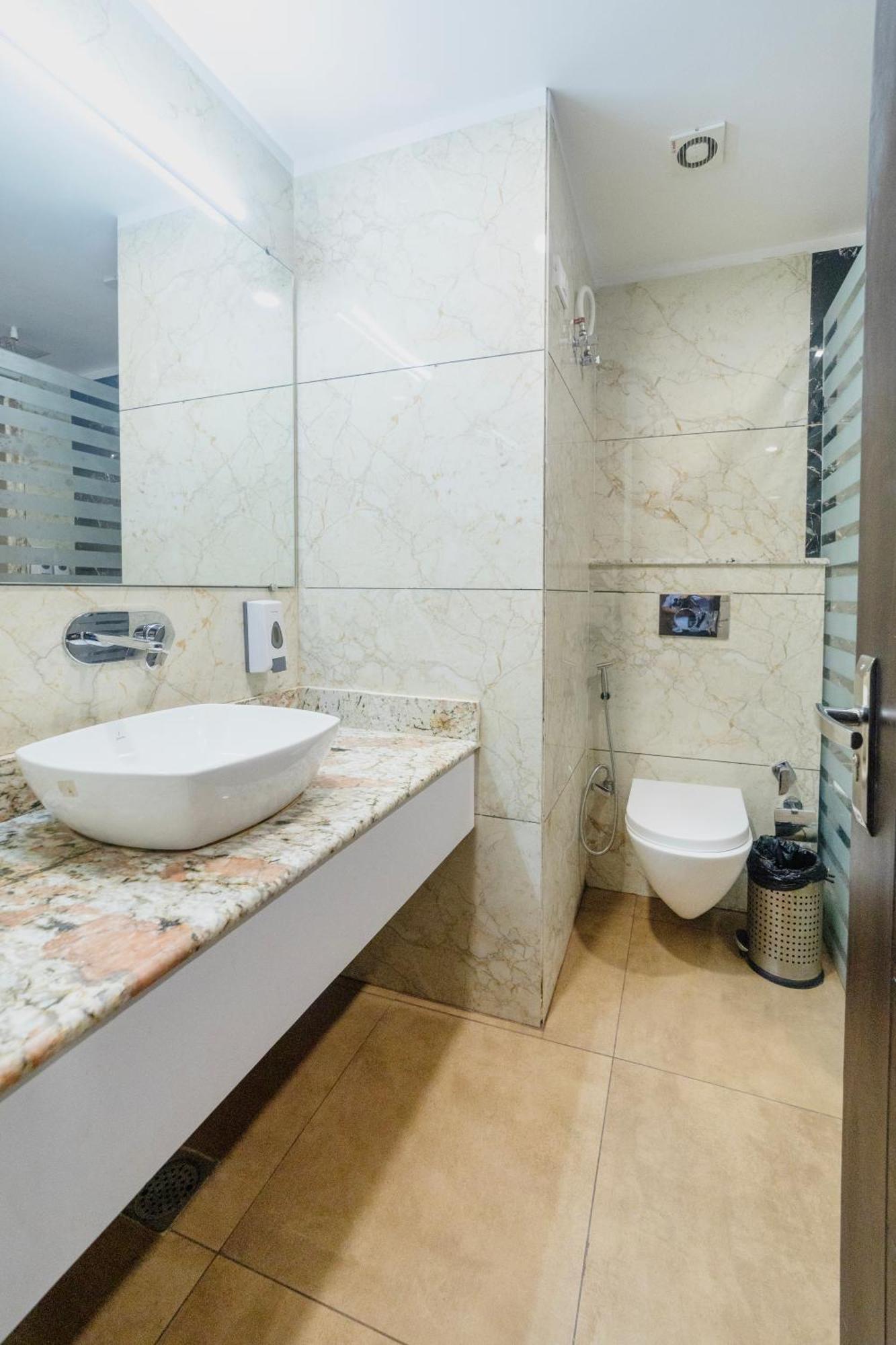 Hotel - Behind Parmarth Niketan 3*