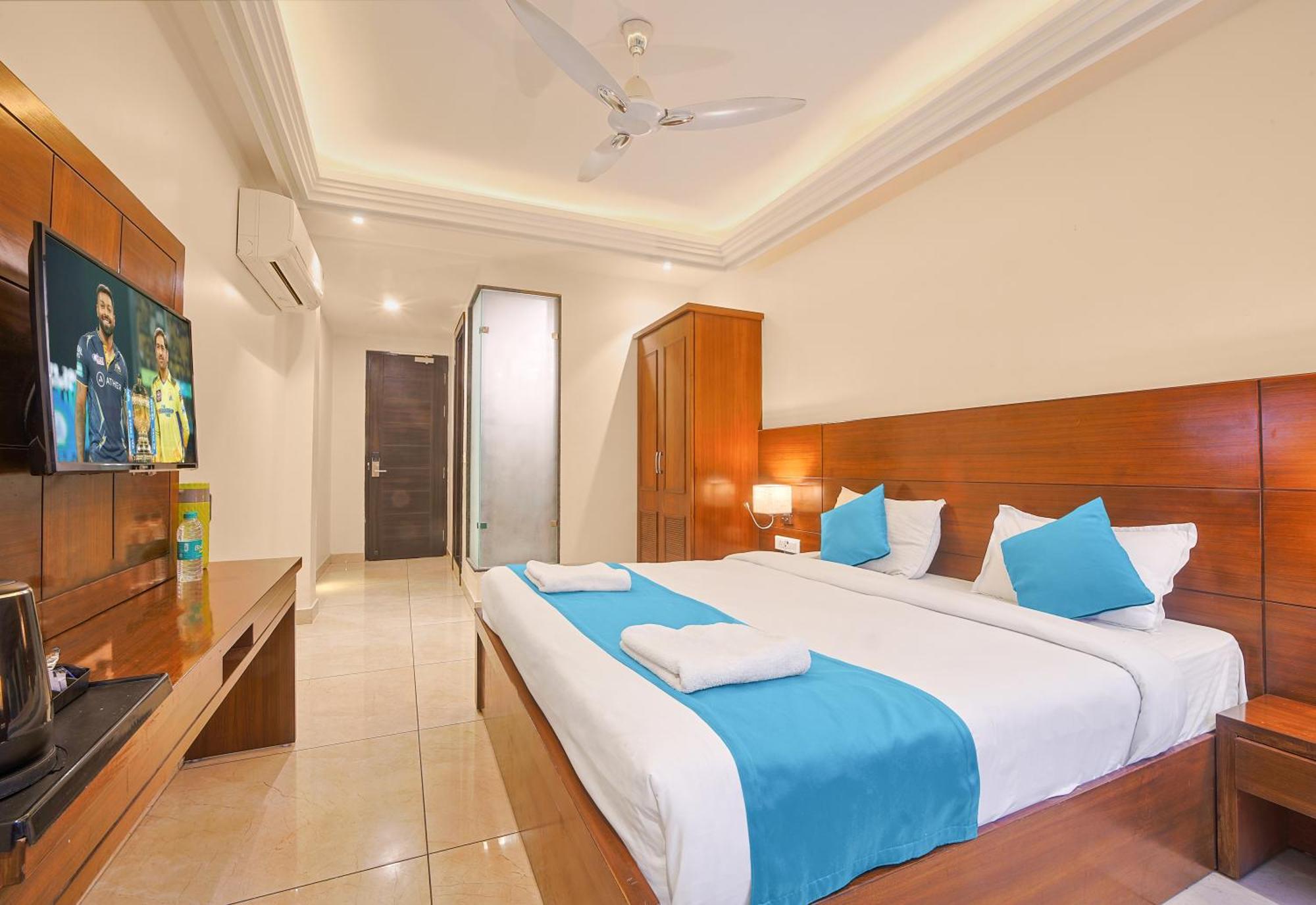 - Behind Parmarth Niketan 3*