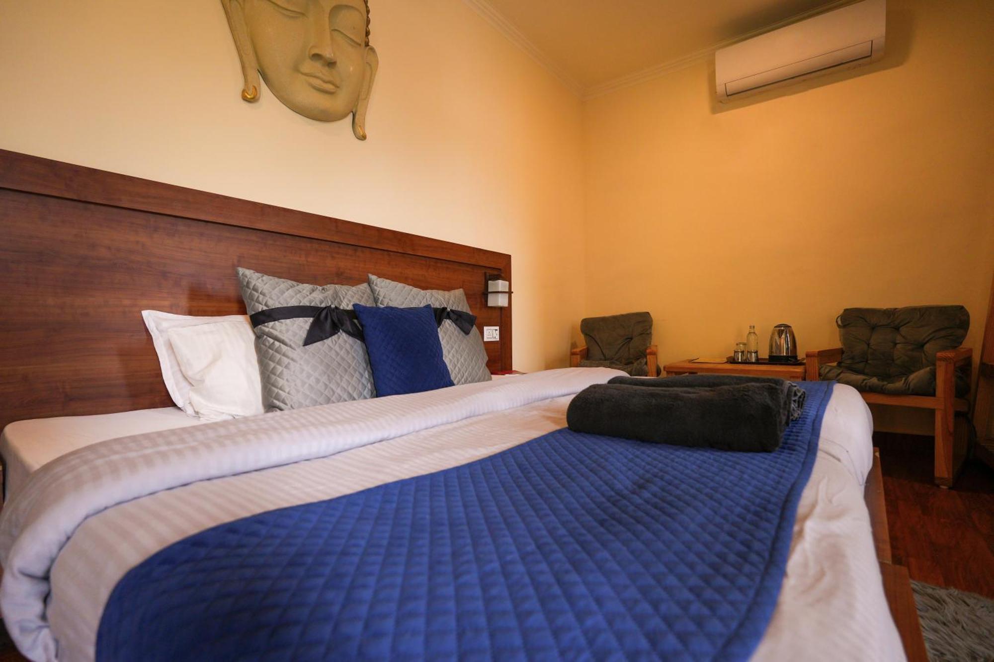 Shalom Backpackers Hostel *