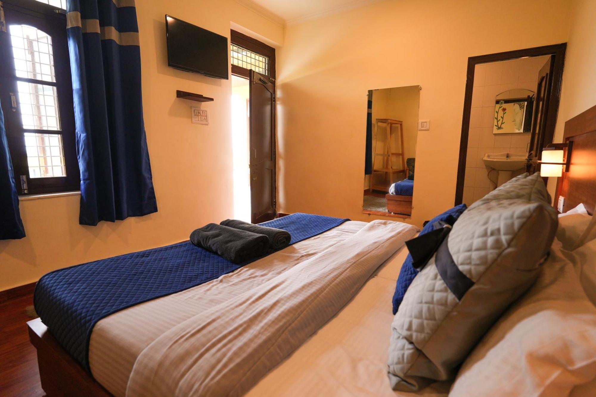 Shalom Backpackers *