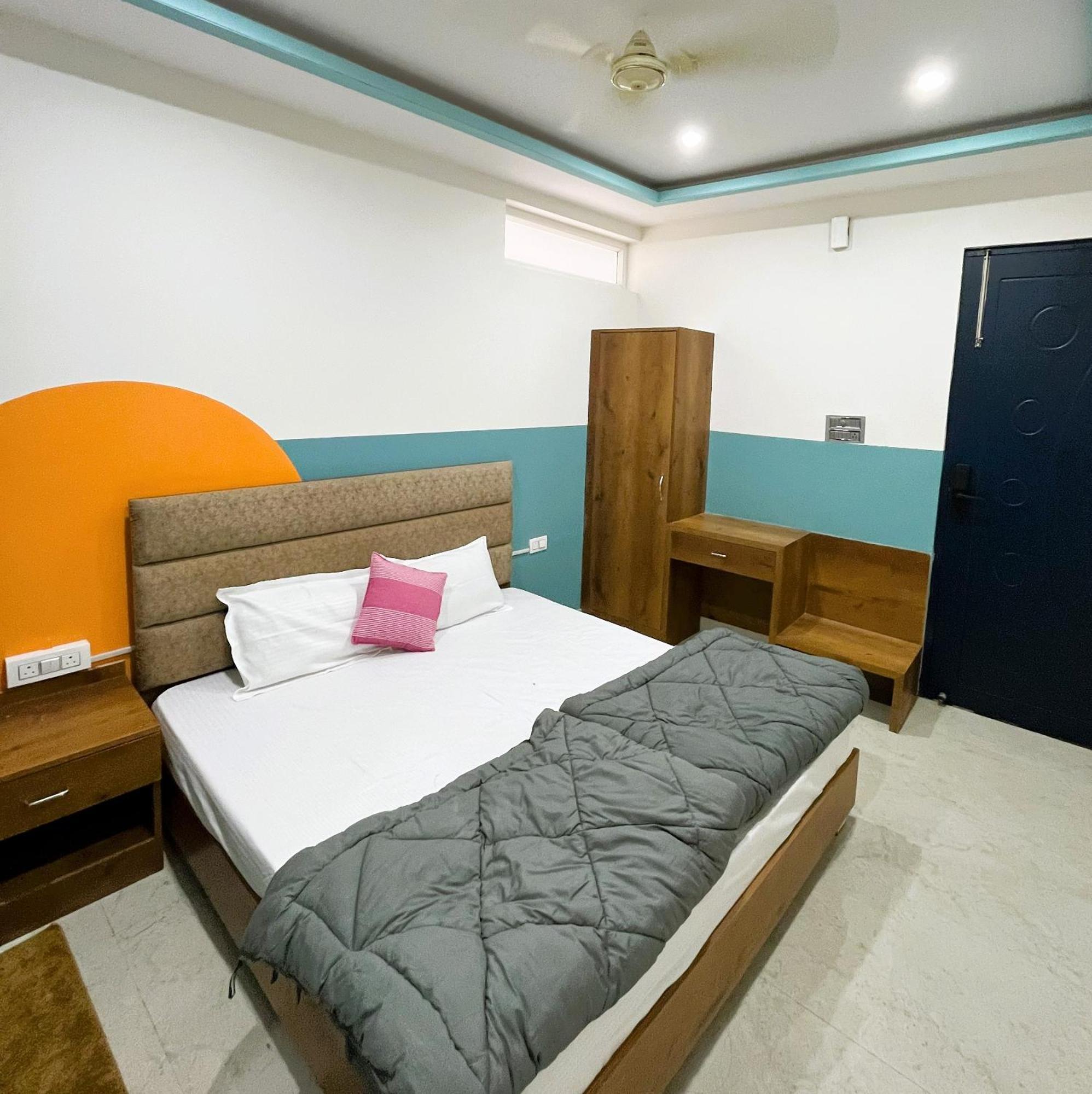 Madpackers Laxman Jhula Hostel *