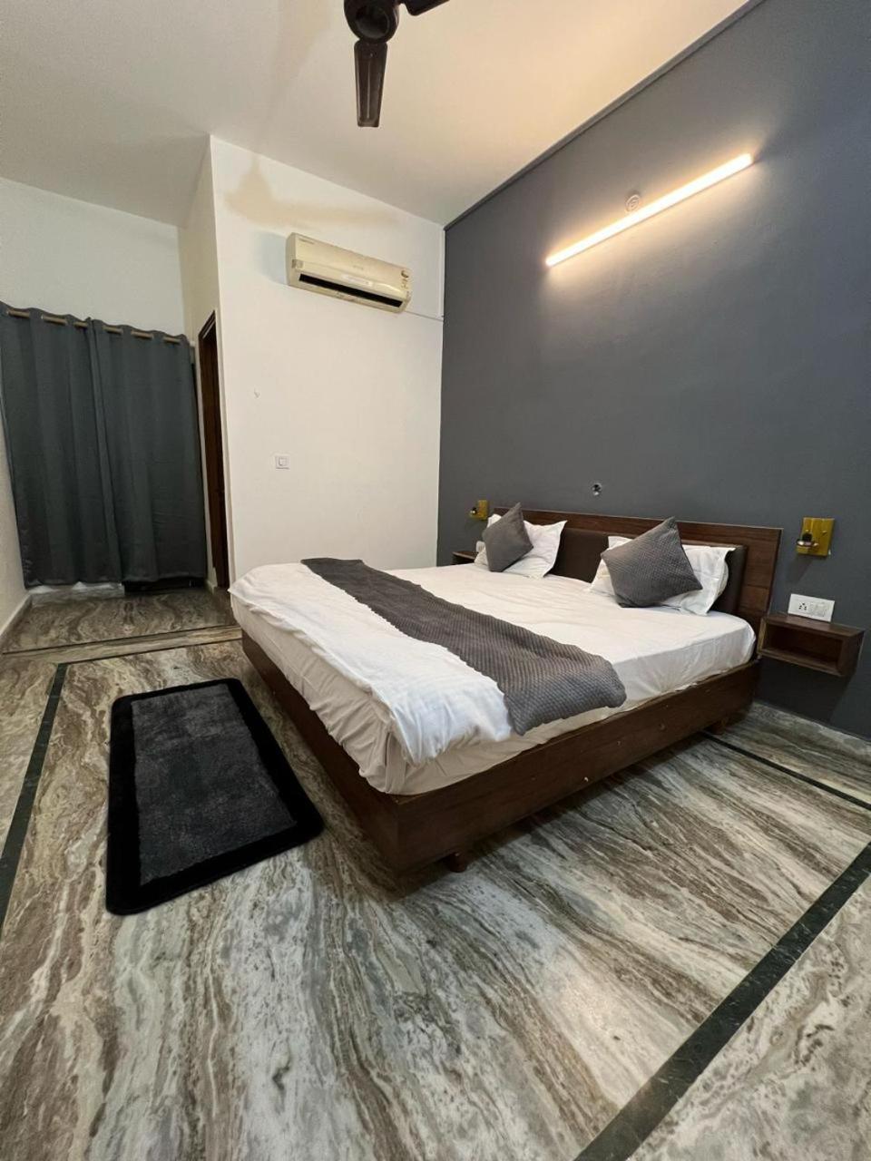 Unplan Hostel *