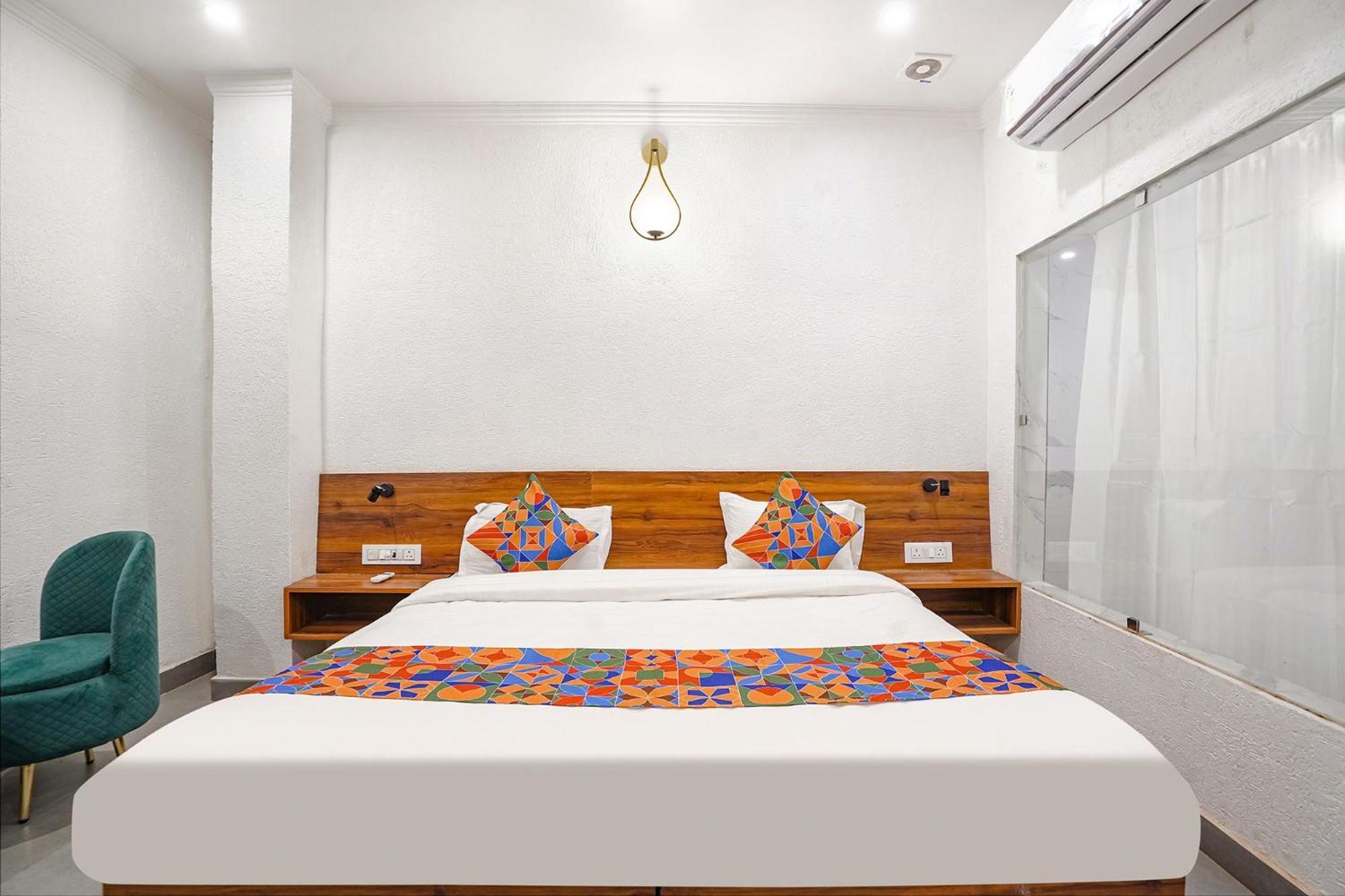 Montreal By Madhuban Hotel 3*