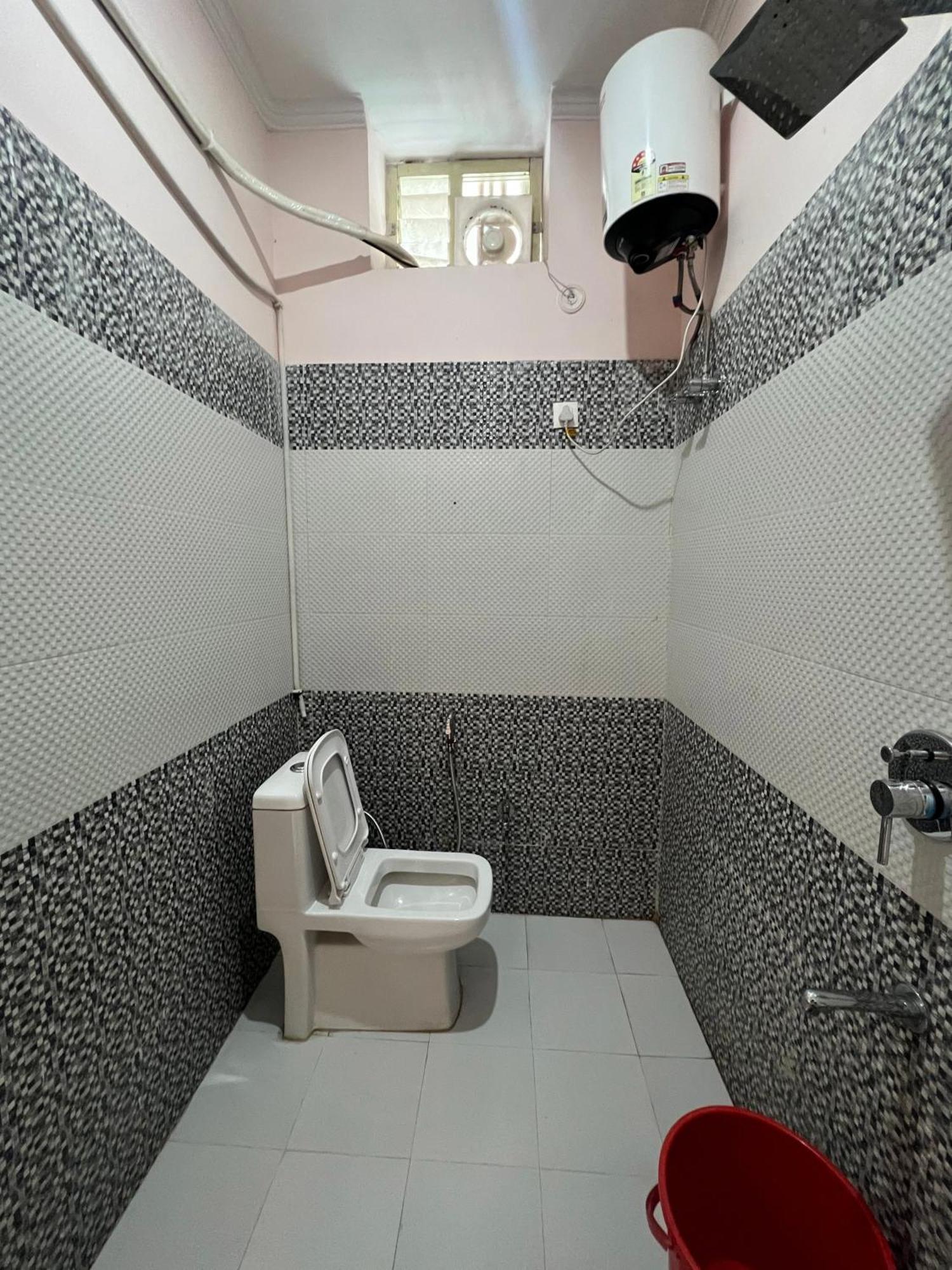 Shanti Hostel *