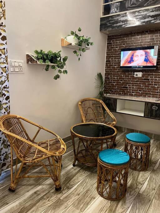 Cozy 2 Set Near Ganges Holiday home *