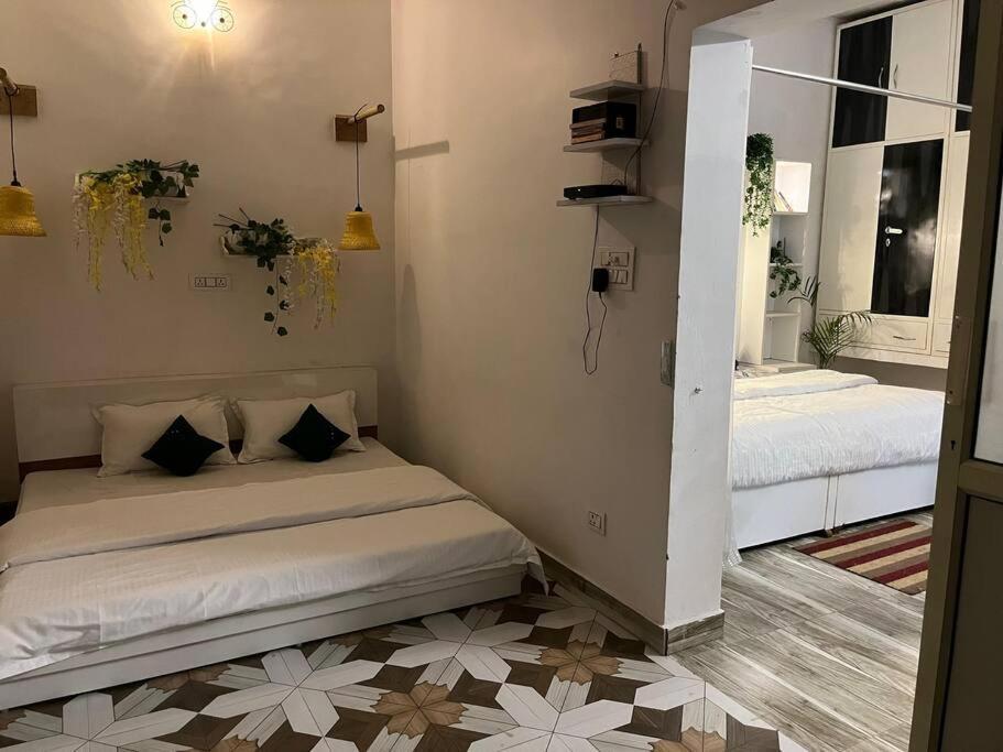 Cozy 2 Set Near Ganges Rishikesh
