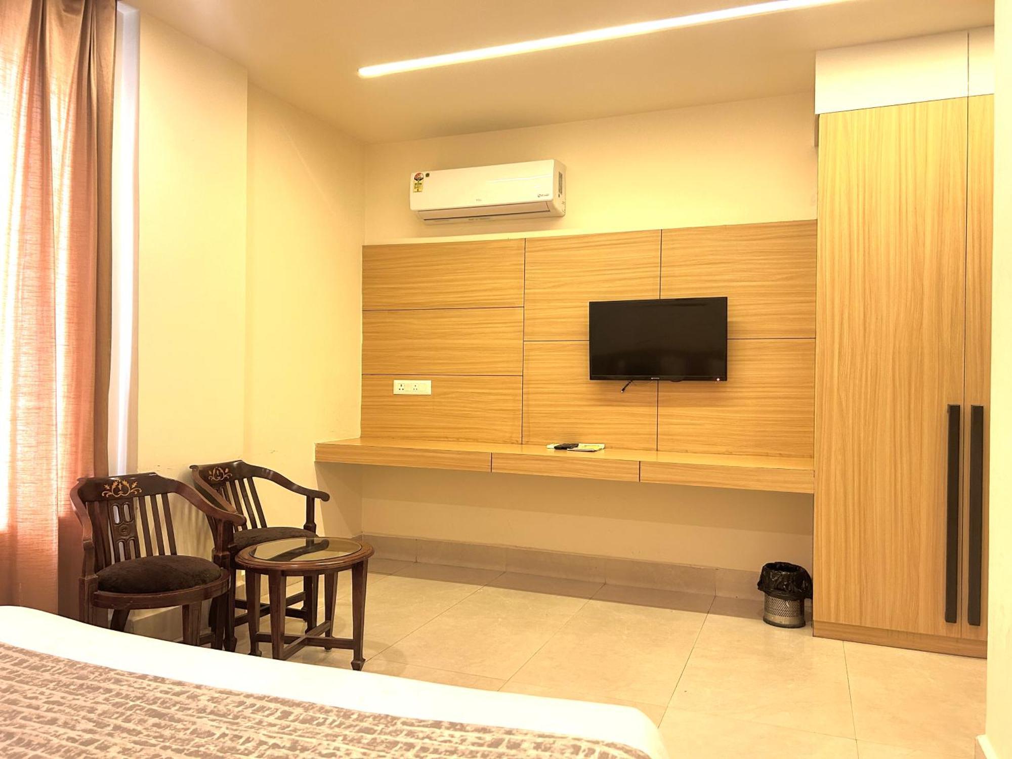 Aqua Vibes Hotel Rishikesh
