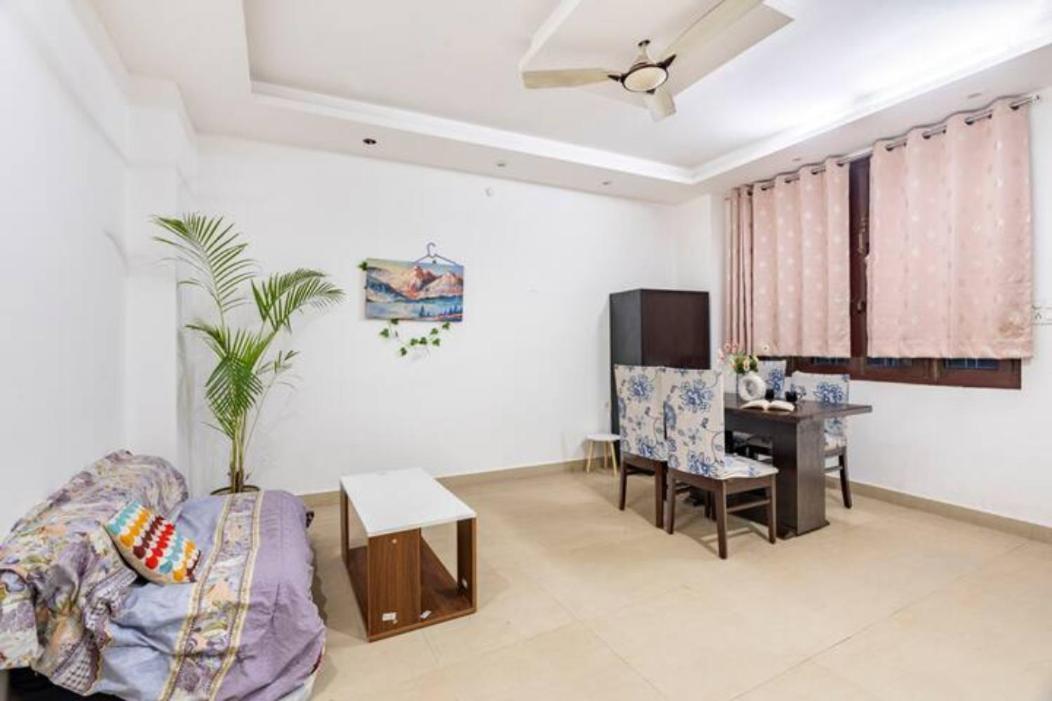 Apartment Ensquare - 2bhk With Netflix, Kitchen Near Laxman Jhula Tapovan