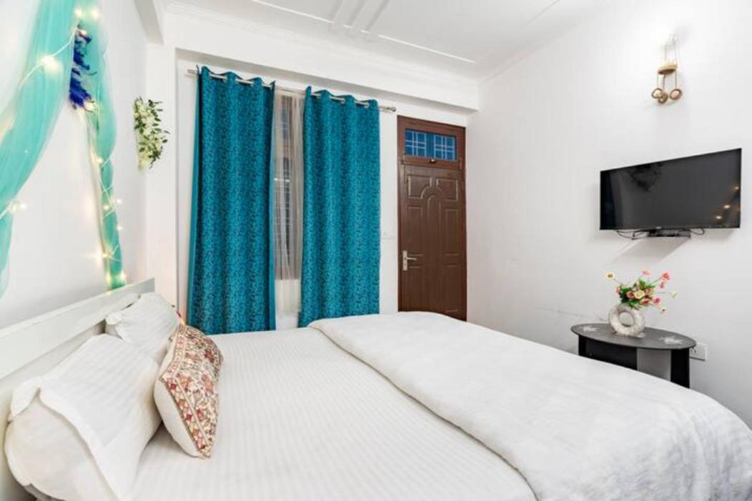 Ensquare - 2bhk With Netflix, Kitchen Near Laxman Jhula Tapovan *