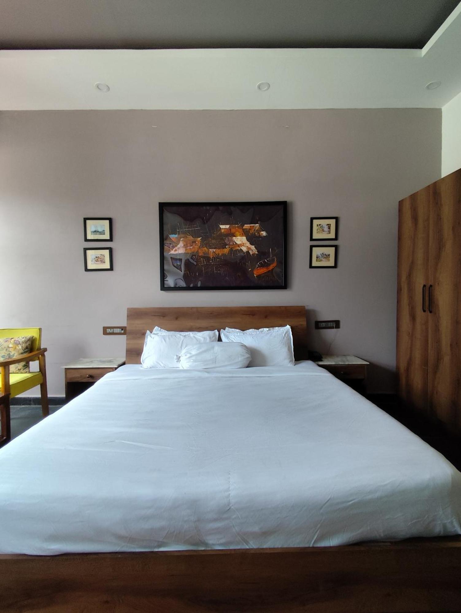 Meeram Ganga, A Heritage By The Ganges At Triveni Ghat Guest house