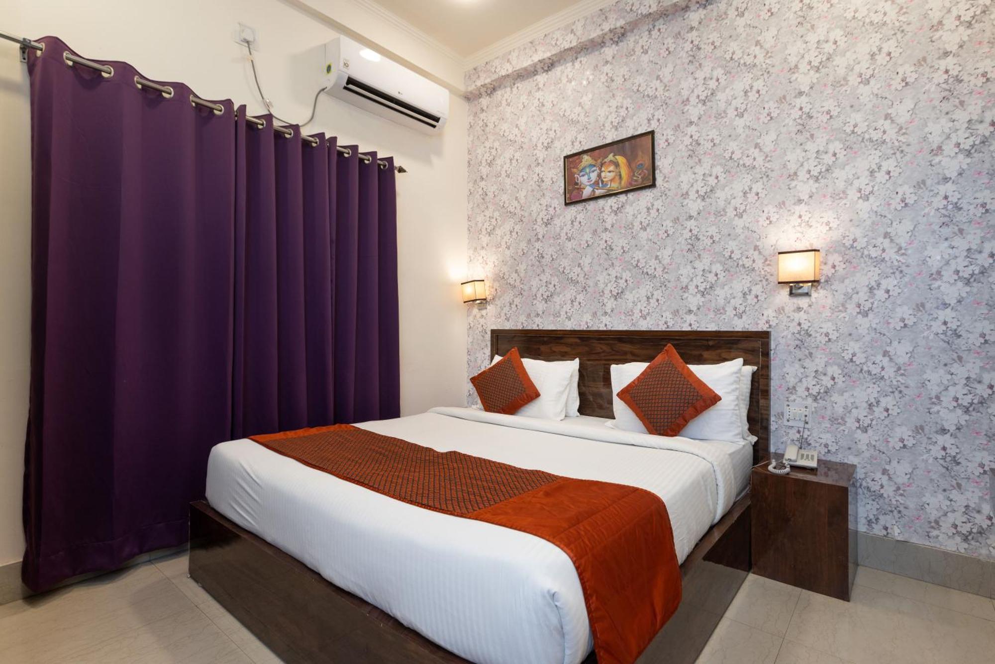 Indira Nikunj Rubystone Exotic Hotel 3*