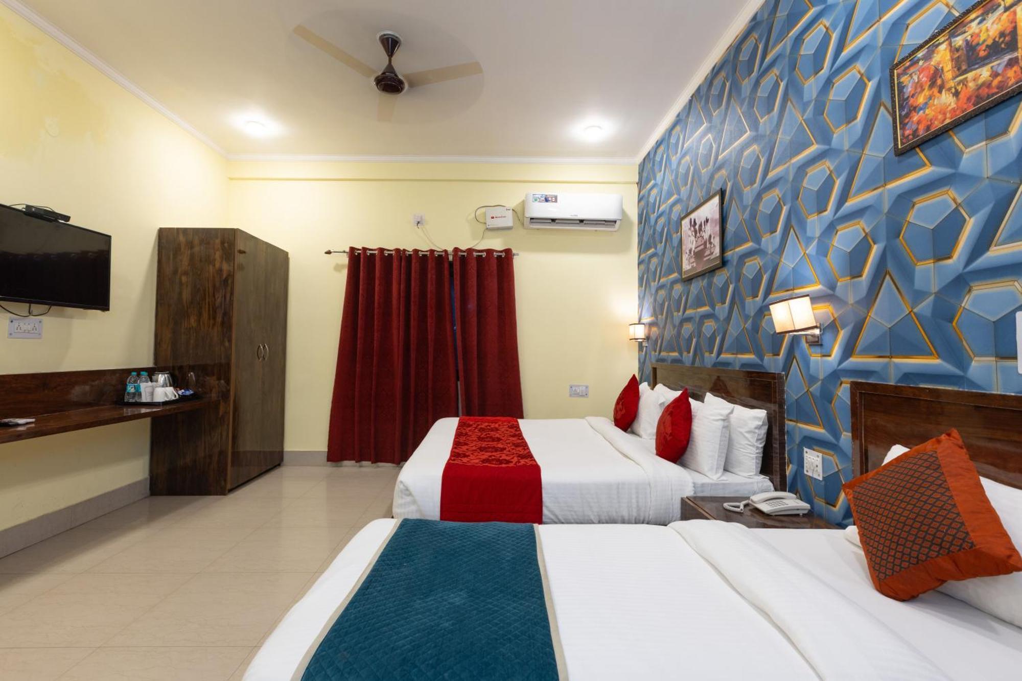 Hotel Indira Nikunj Rubystone Exotic 3*