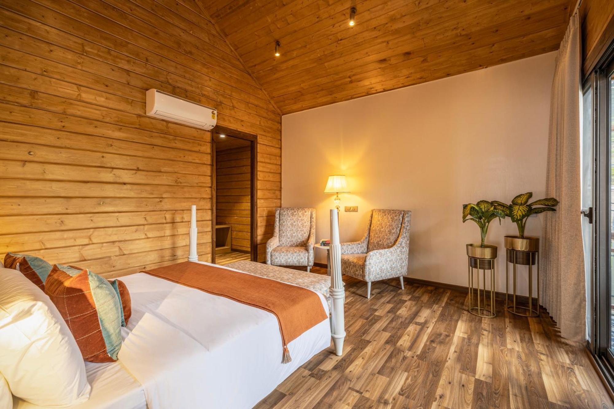 Ama & Trails Kashi House, Villa *