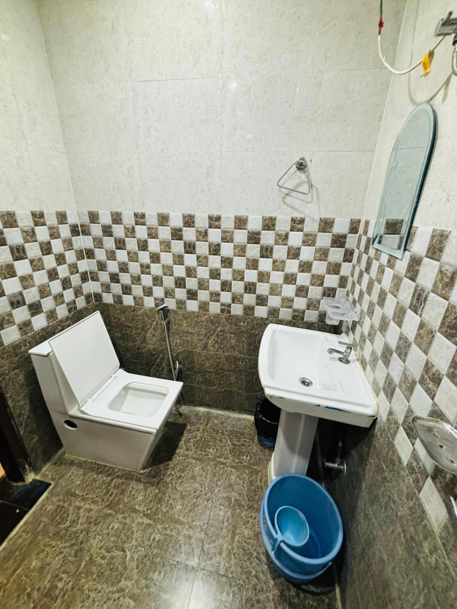 Manohar Hotel