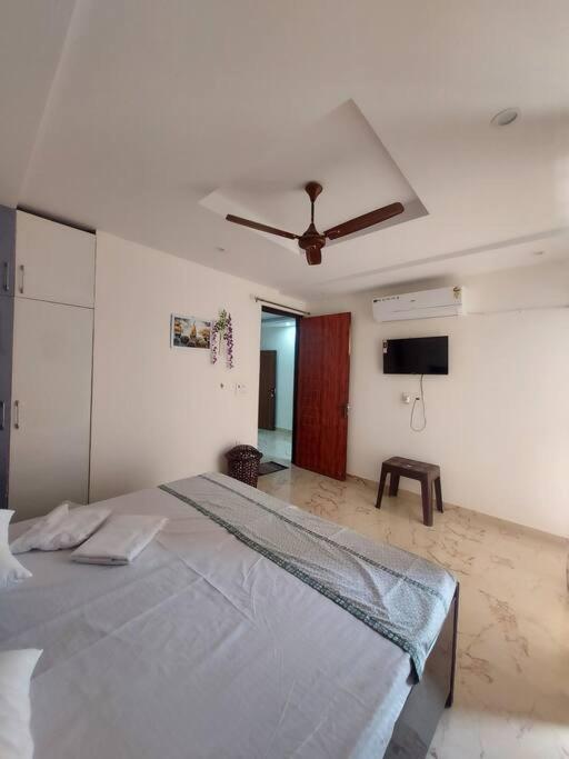 Apartment Guruji's