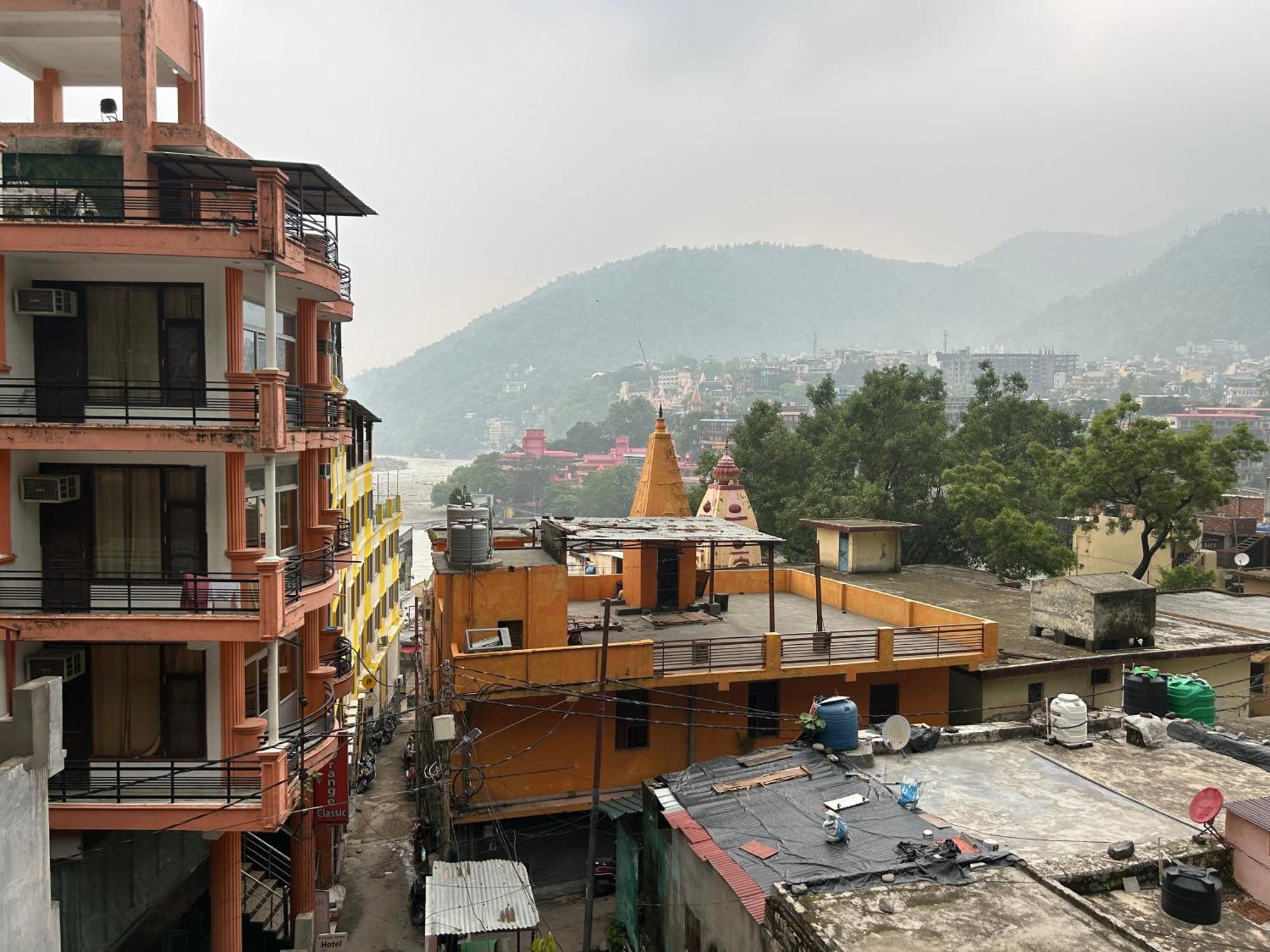 Hotel Divya *