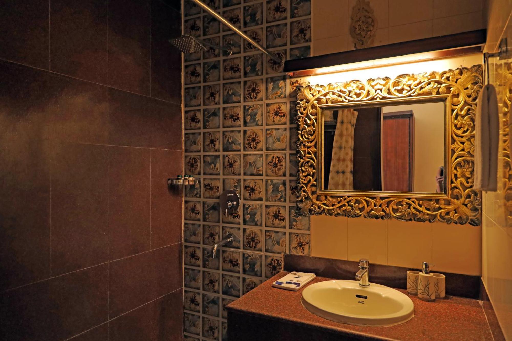 Hotel The Neeraj Ganga Heritage Palace