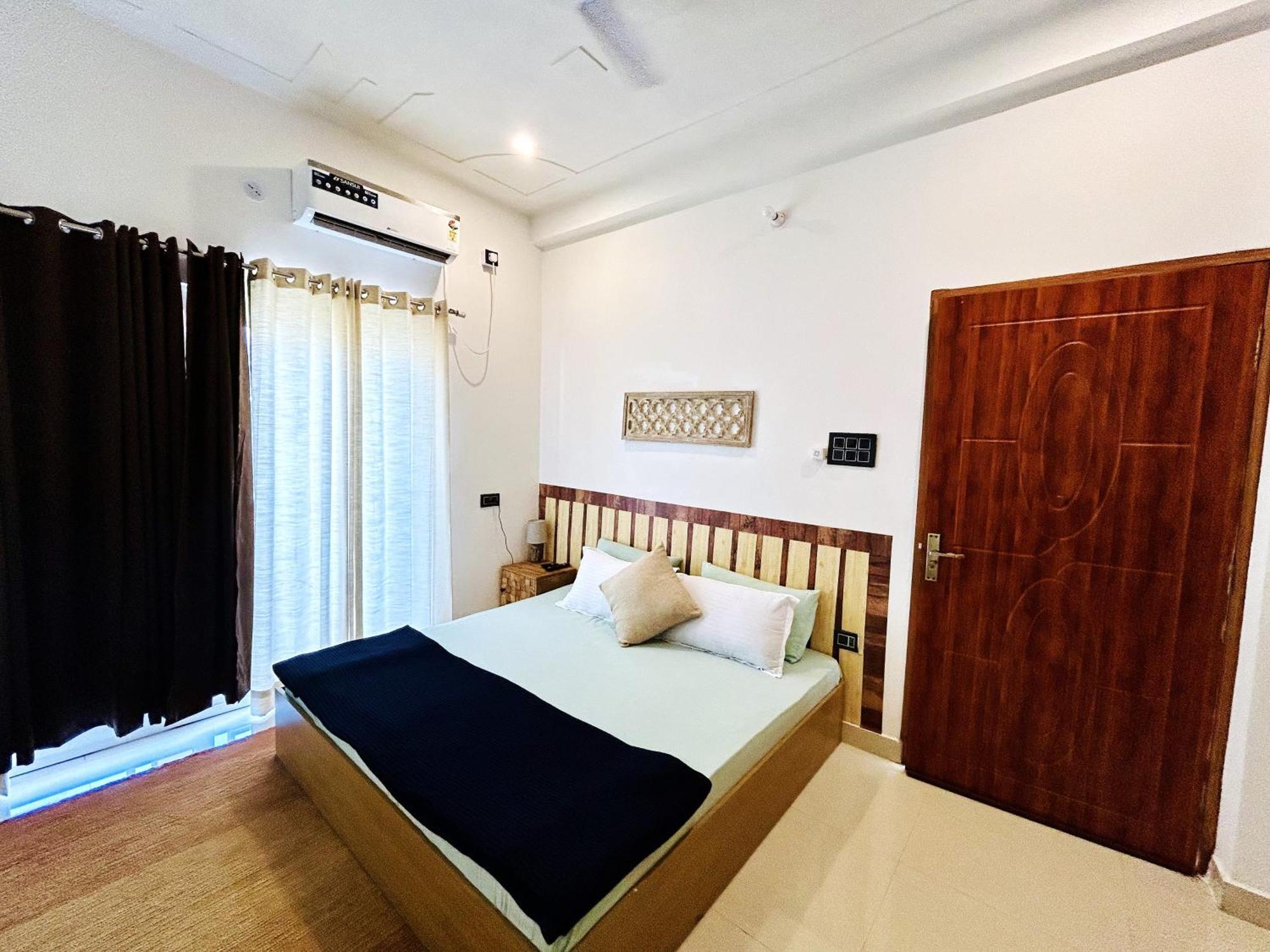 Prithvi - Aesthetic With Netflix In Upper Tapovan
