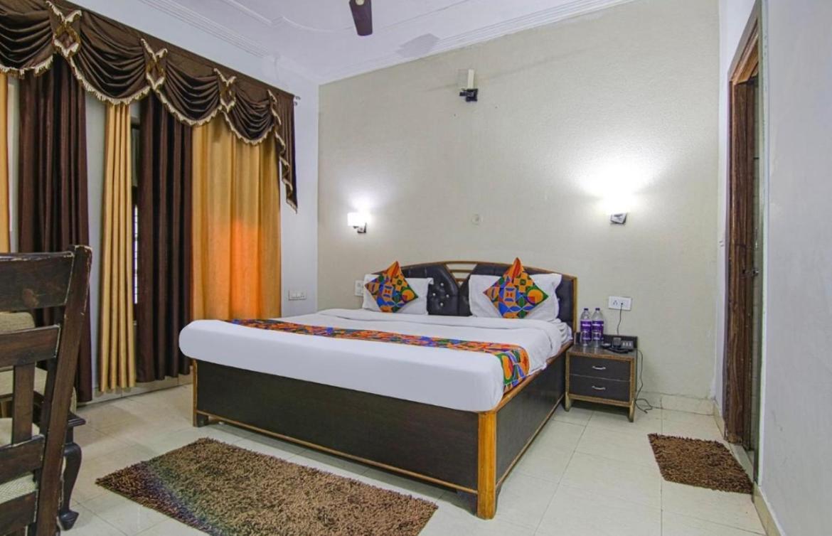 Royal Respite - Luxury Comfort ! Travellers Delight ! Budget Friendly ! Prime Location ! Guest Favourite Hotel 4*