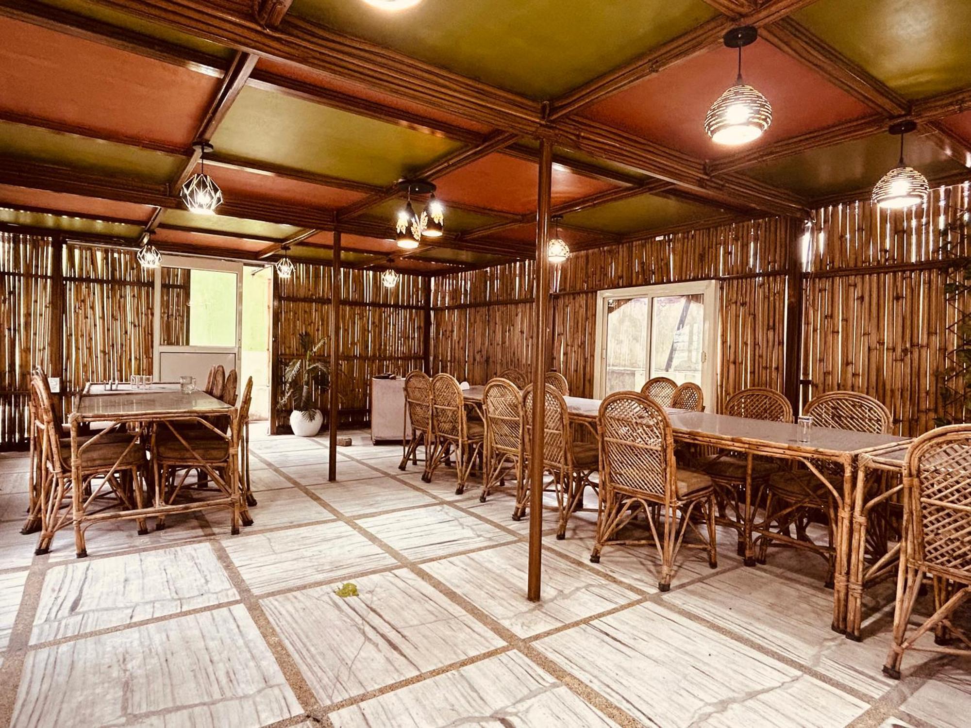 Royal Respite - Luxury Comfort ! Travellers Delight ! Budget Friendly ! Prime Location ! Guest Favourite Hotel Rishikesh