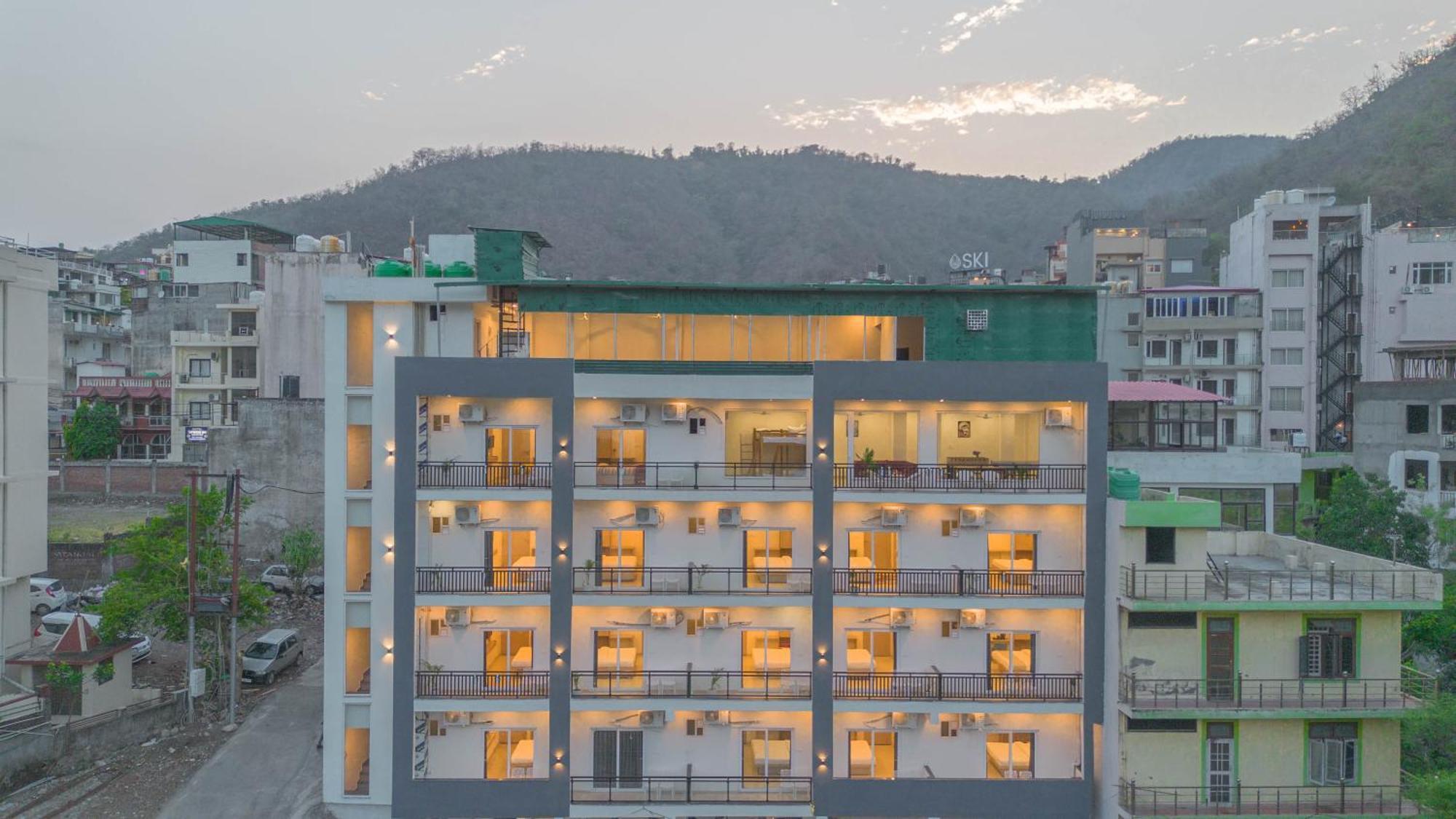 Perfectstayz Alpine Near Laxman Jhula Rishikesh