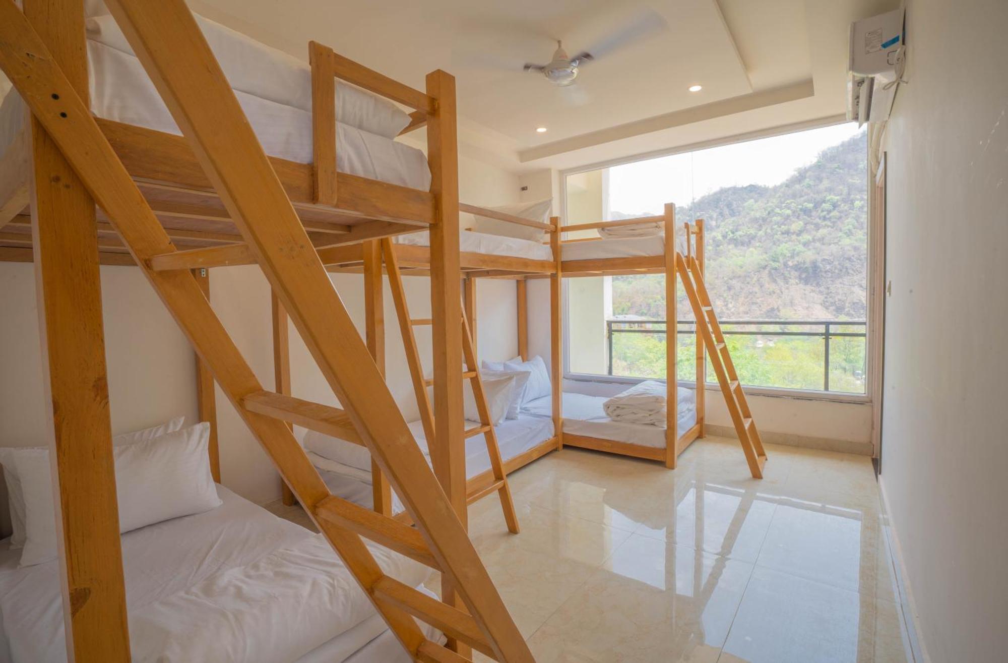 Hotel Perfectstayz Alpine Near Laxman Jhula