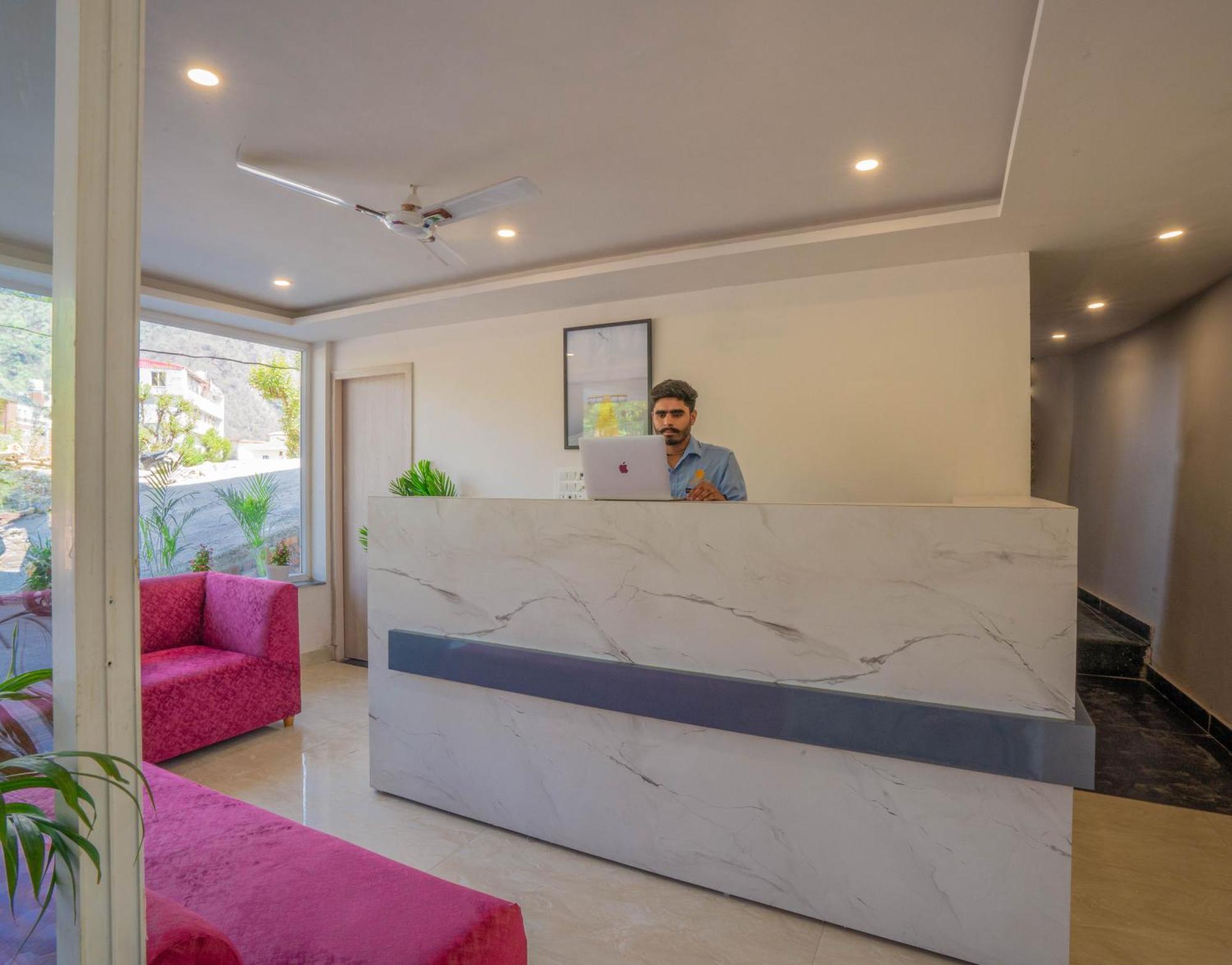 Hotel Perfectstayz Alpine Near Laxman Jhula Rishikesh