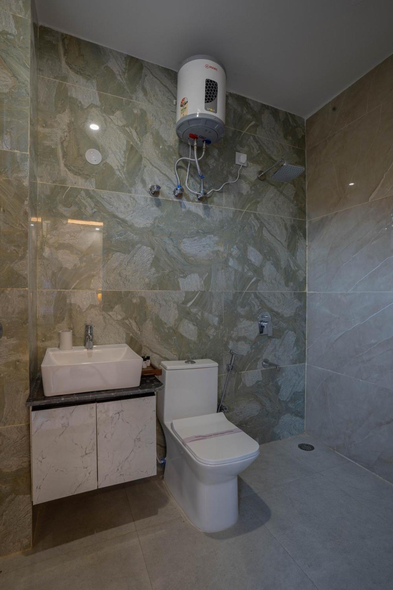 Hotel Perfectstayz Alpine Near Laxman Jhula 3*