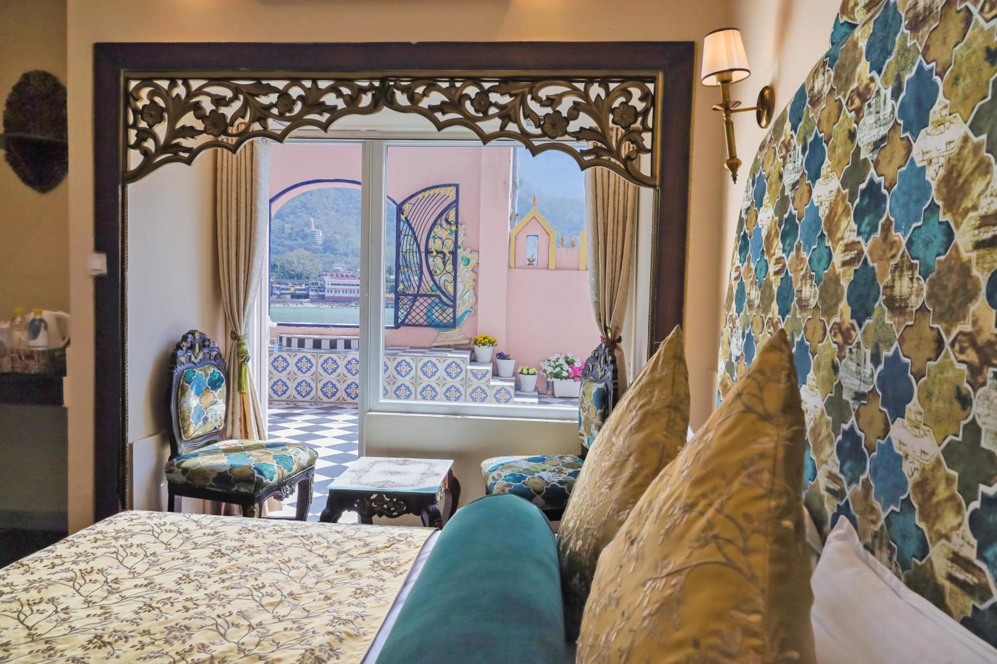 Hotel The Neeraj Ganga Heritage Palace 4*