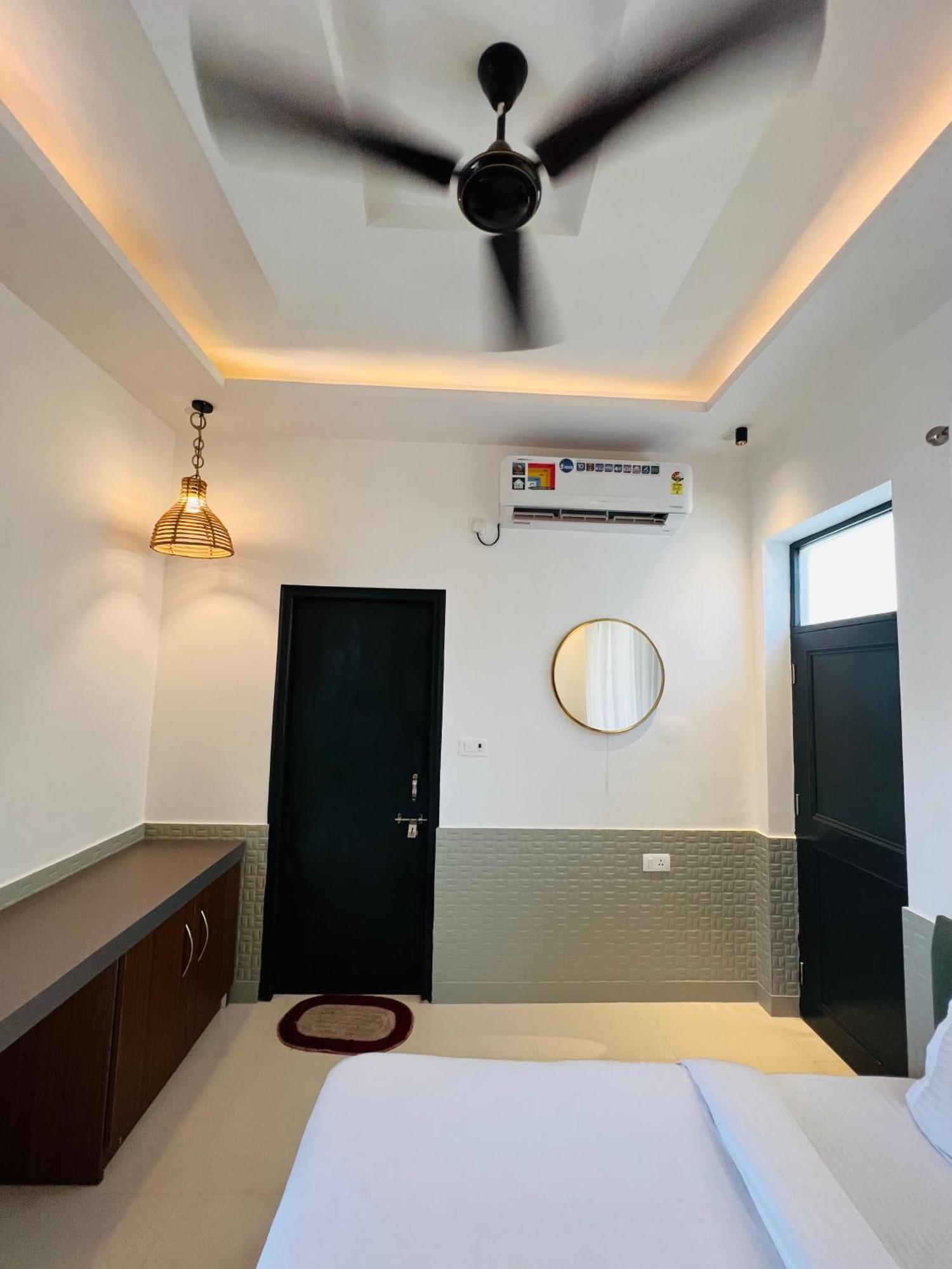 Shanti - Aesthetic With Netflix, & Ac In Upper Tapovan Rishikesh