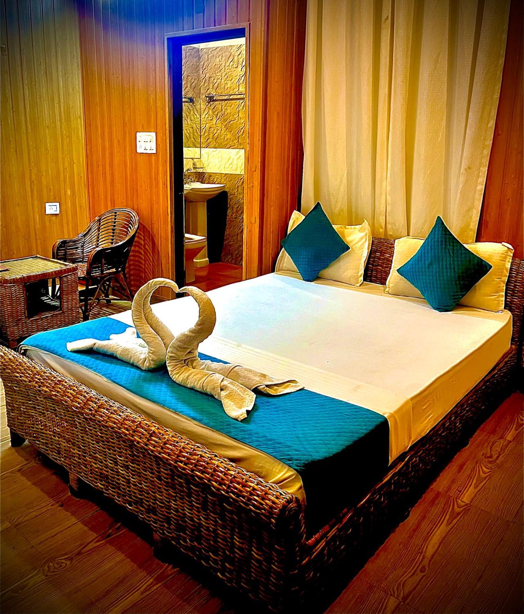 Nirmal Ganga Hotel *