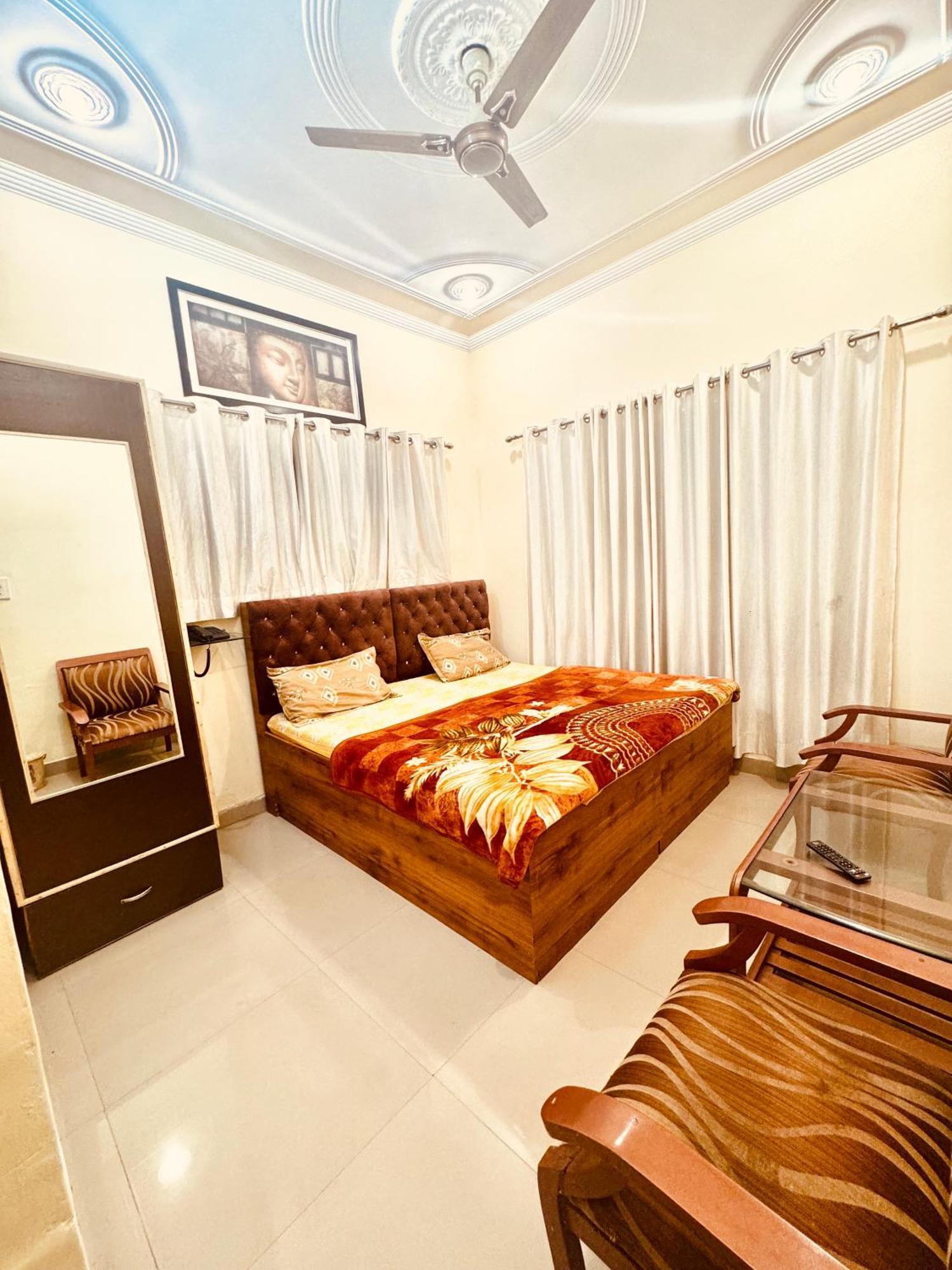 Hotel Qube House