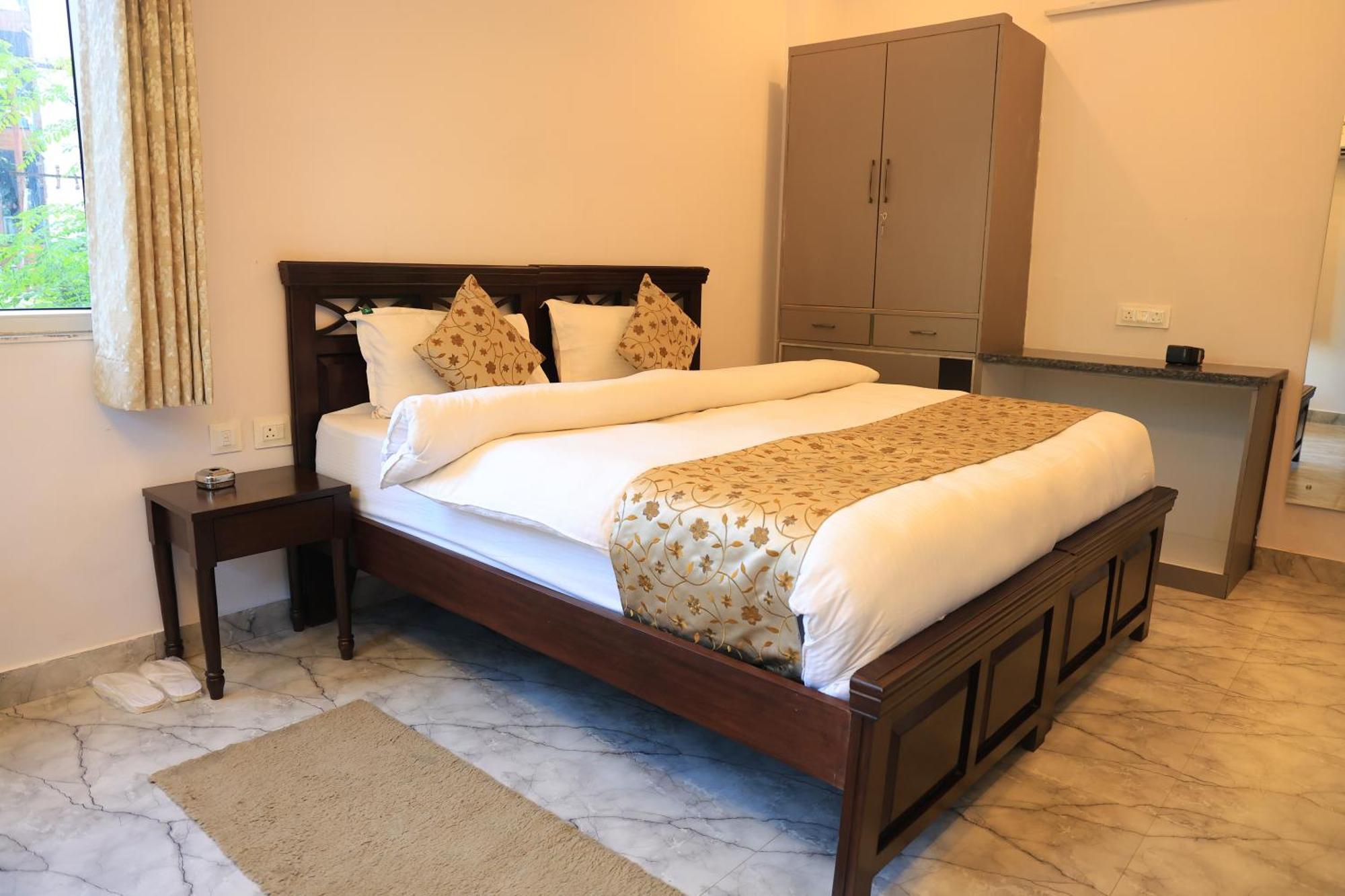 Yogved Hospitality & 3*