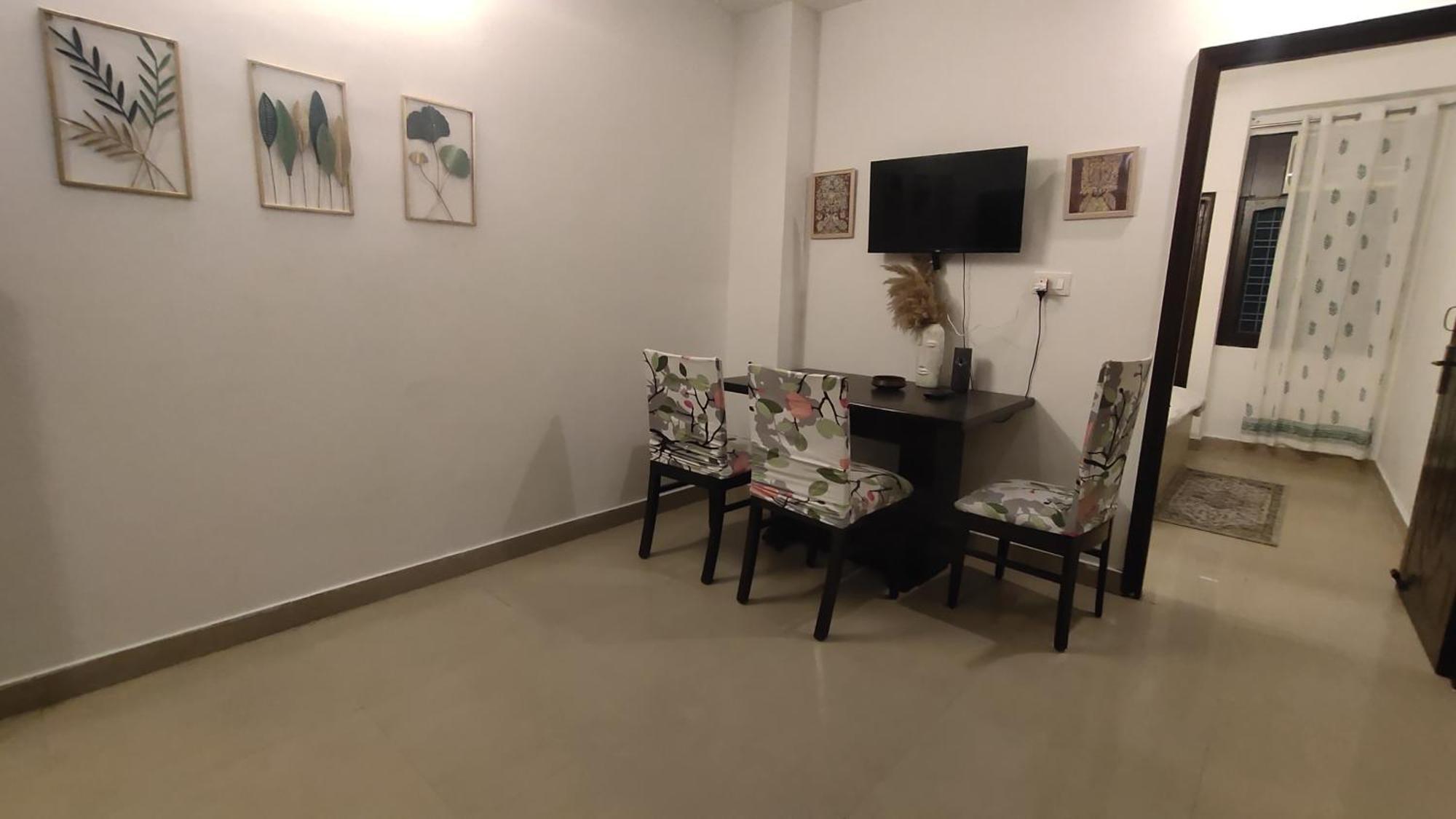 Ensquare - 2bhk With Netflix, Kitchen Near Laxman Jhula Tapovan Apartment