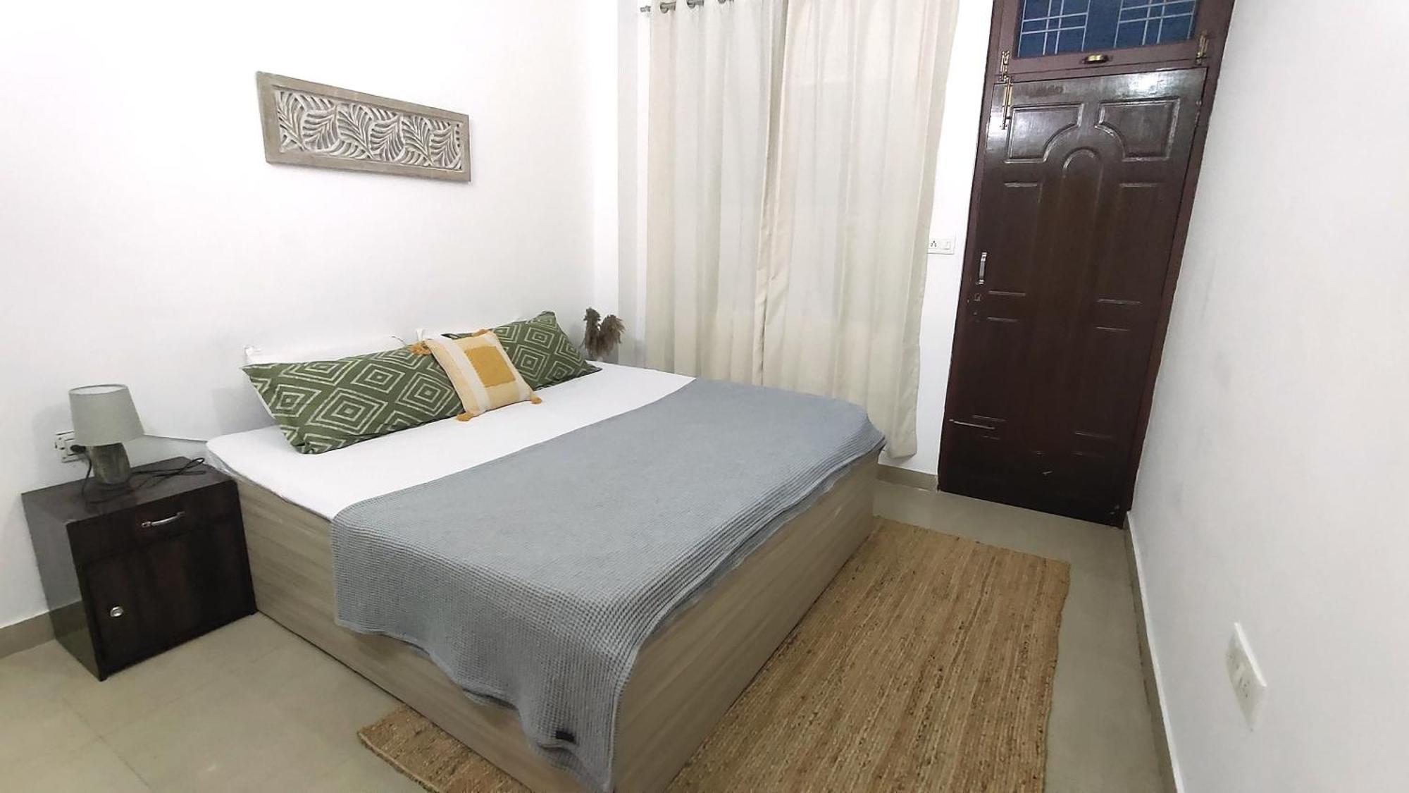 Ensquare - 2bhk With Netflix, Kitchen Near Laxman Jhula Tapovan *
