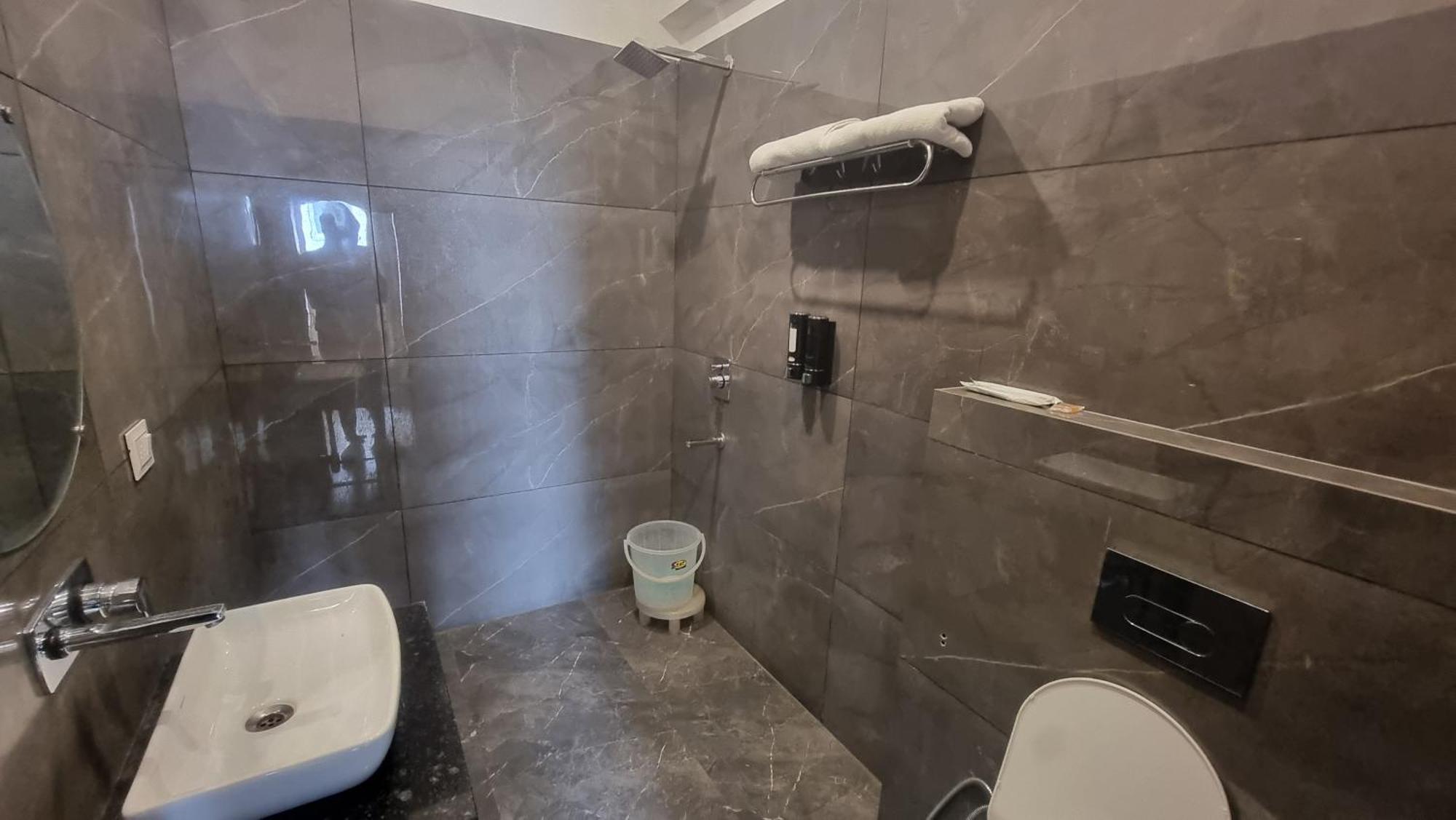 Hotel Praana Wellness By Around Rishikesh