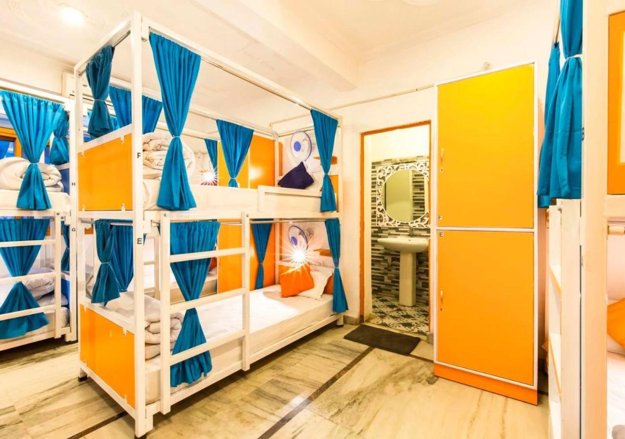 Hostel Zoukstayz *