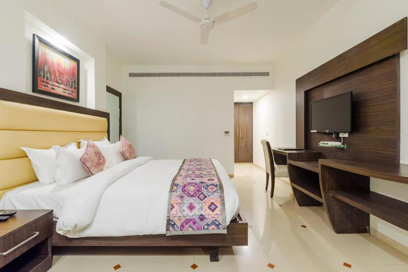 Natraj Hotel 4*