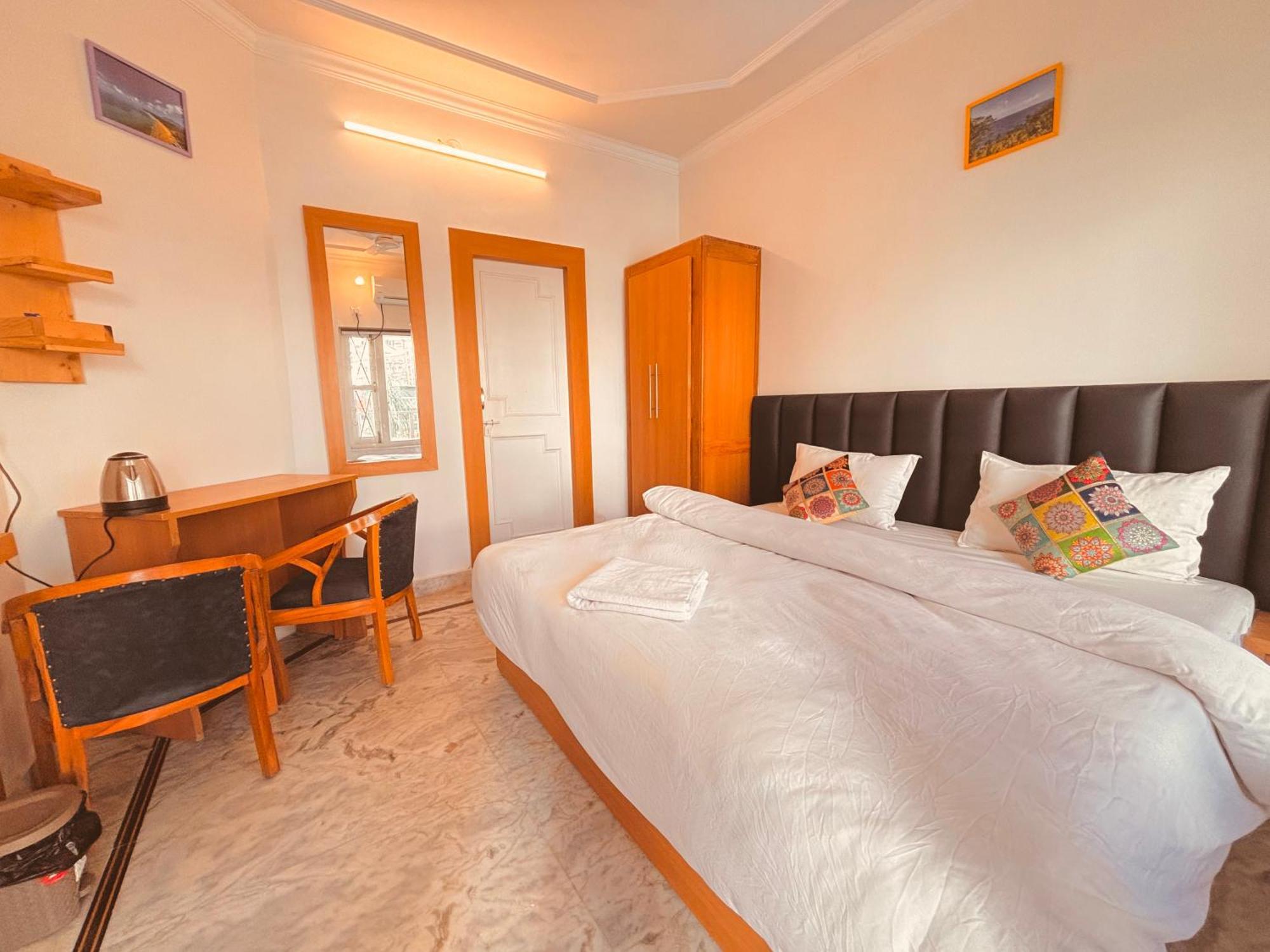 Sailani Lostels Rishikesh