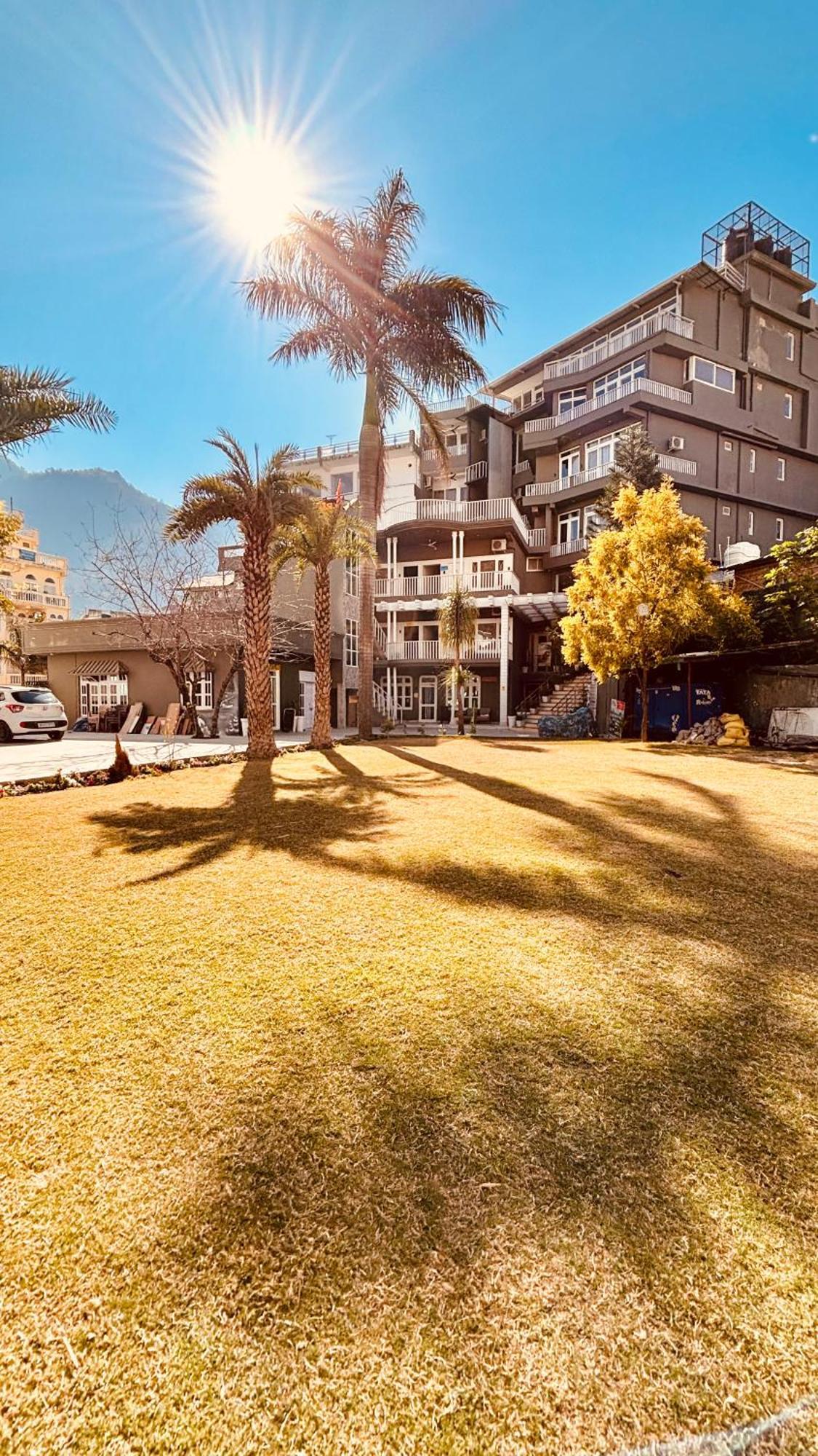 Sailani Lostels *