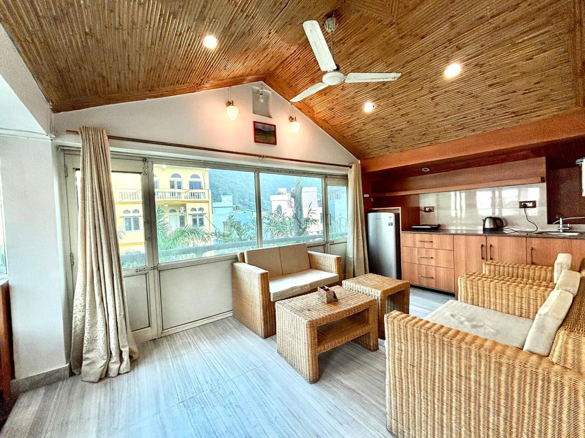 Sailani Lostels Hostel