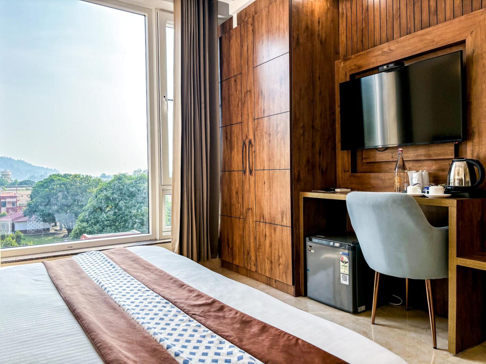 Hotel Nirvana Bliss, Behind Parmarth Niketan Rishikesh