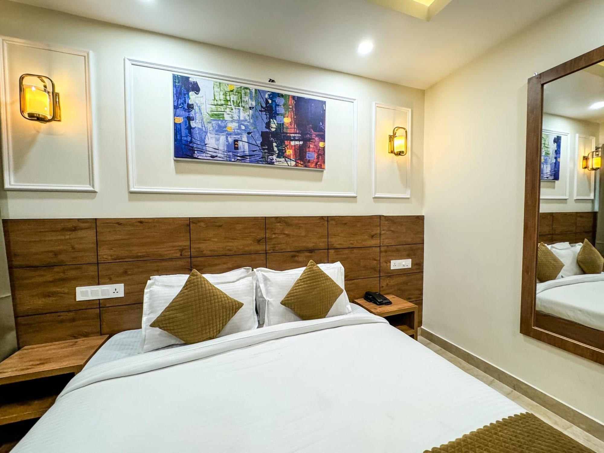 Nirvana Bliss, Behind Parmarth Niketan Hotel