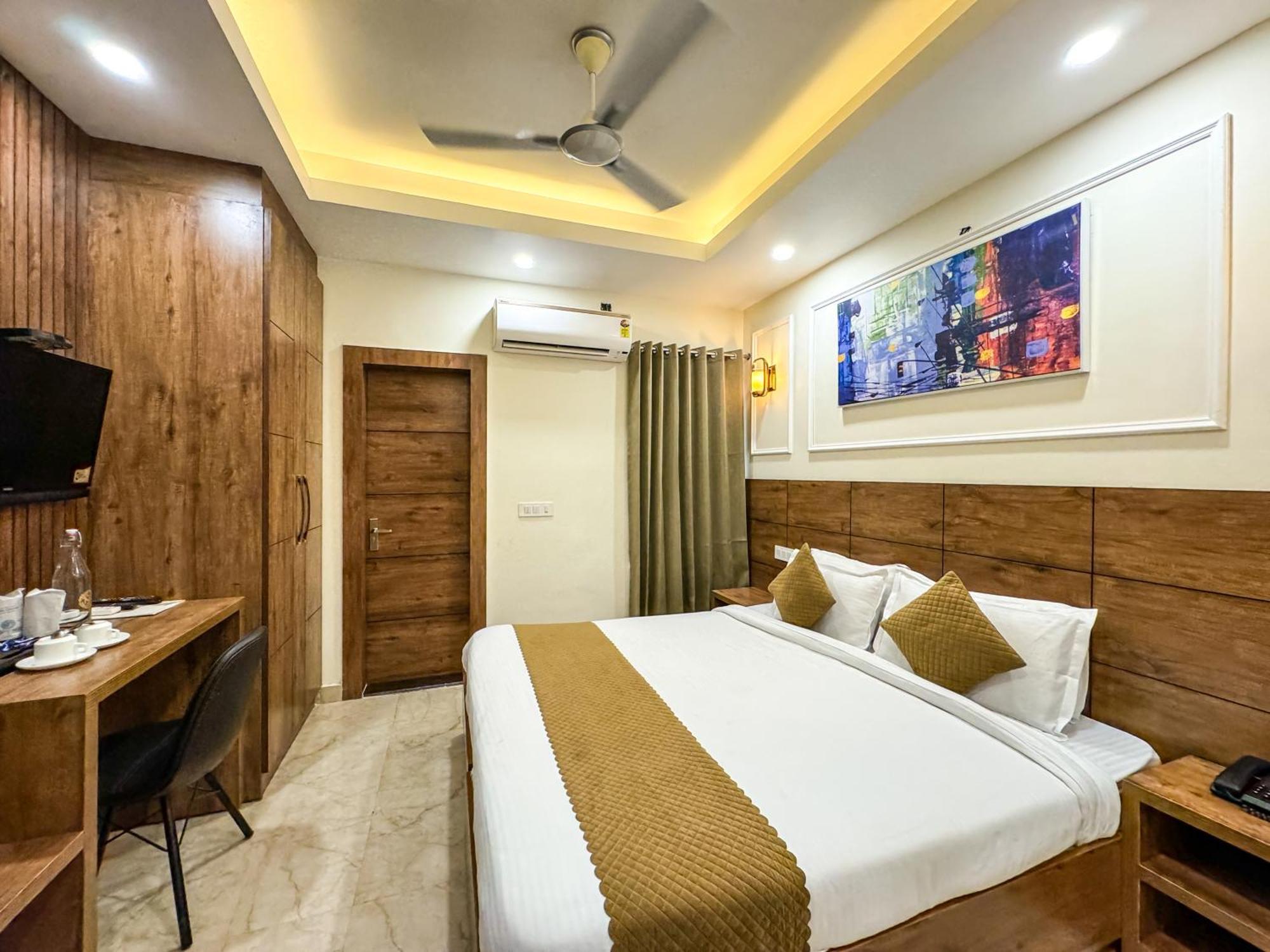 Hotel Nirvana Bliss, Behind Parmarth Niketan