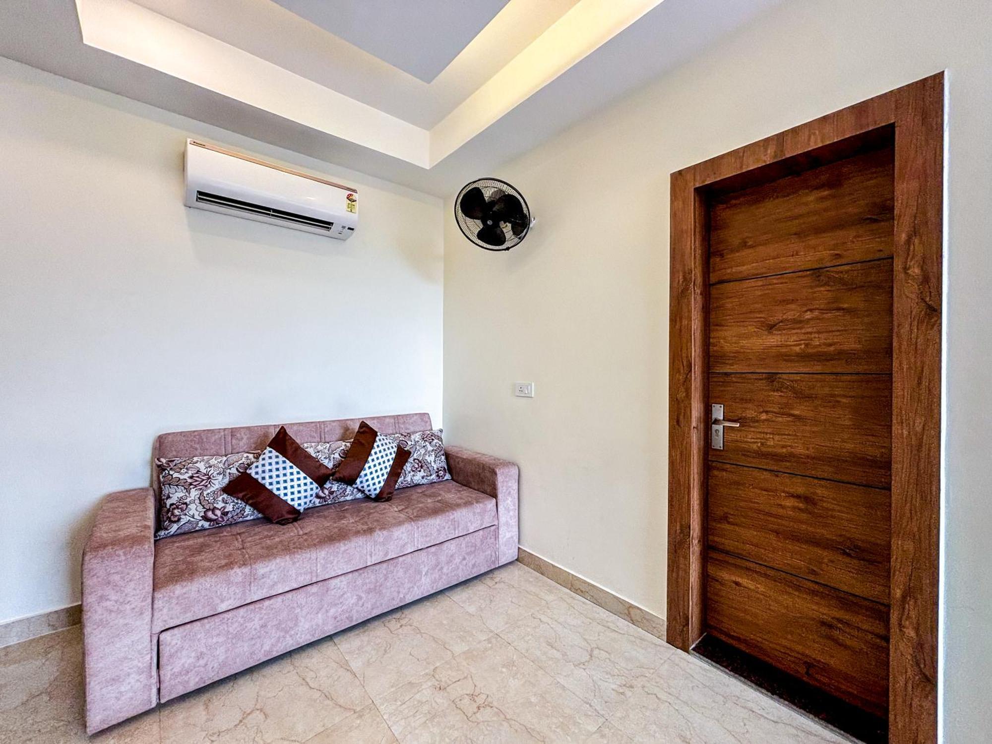 Nirvana Bliss, Behind Parmarth Niketan Hotel