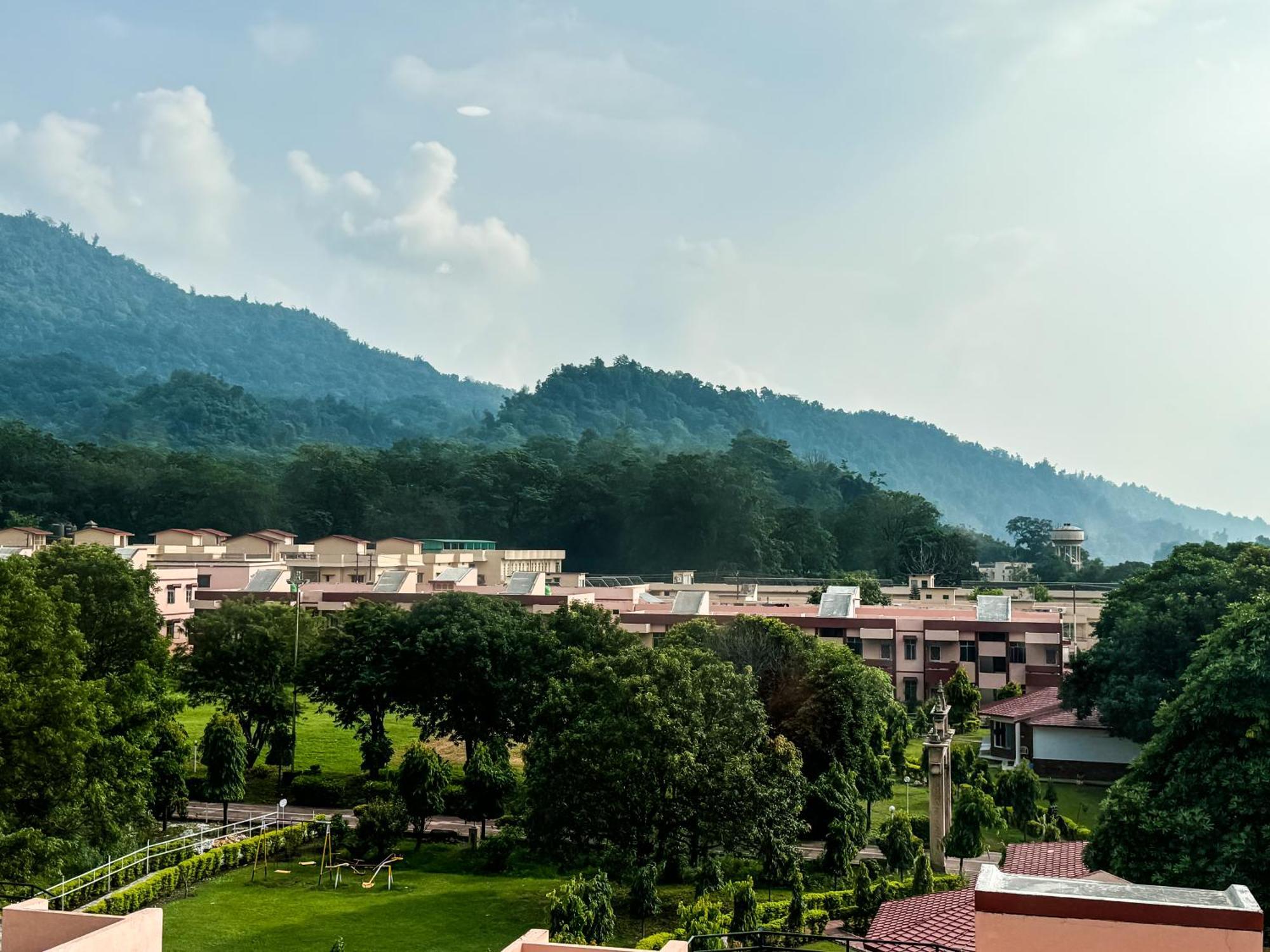 Nirvana Bliss, Behind Parmarth Niketan Hotel Rishikesh