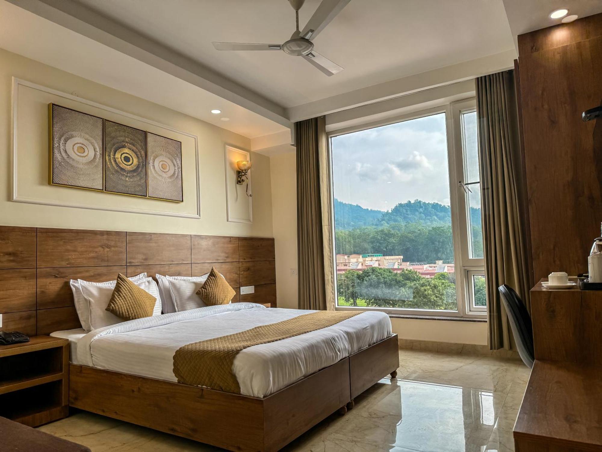 Nirvana Bliss, Behind Parmarth Niketan Rishikesh